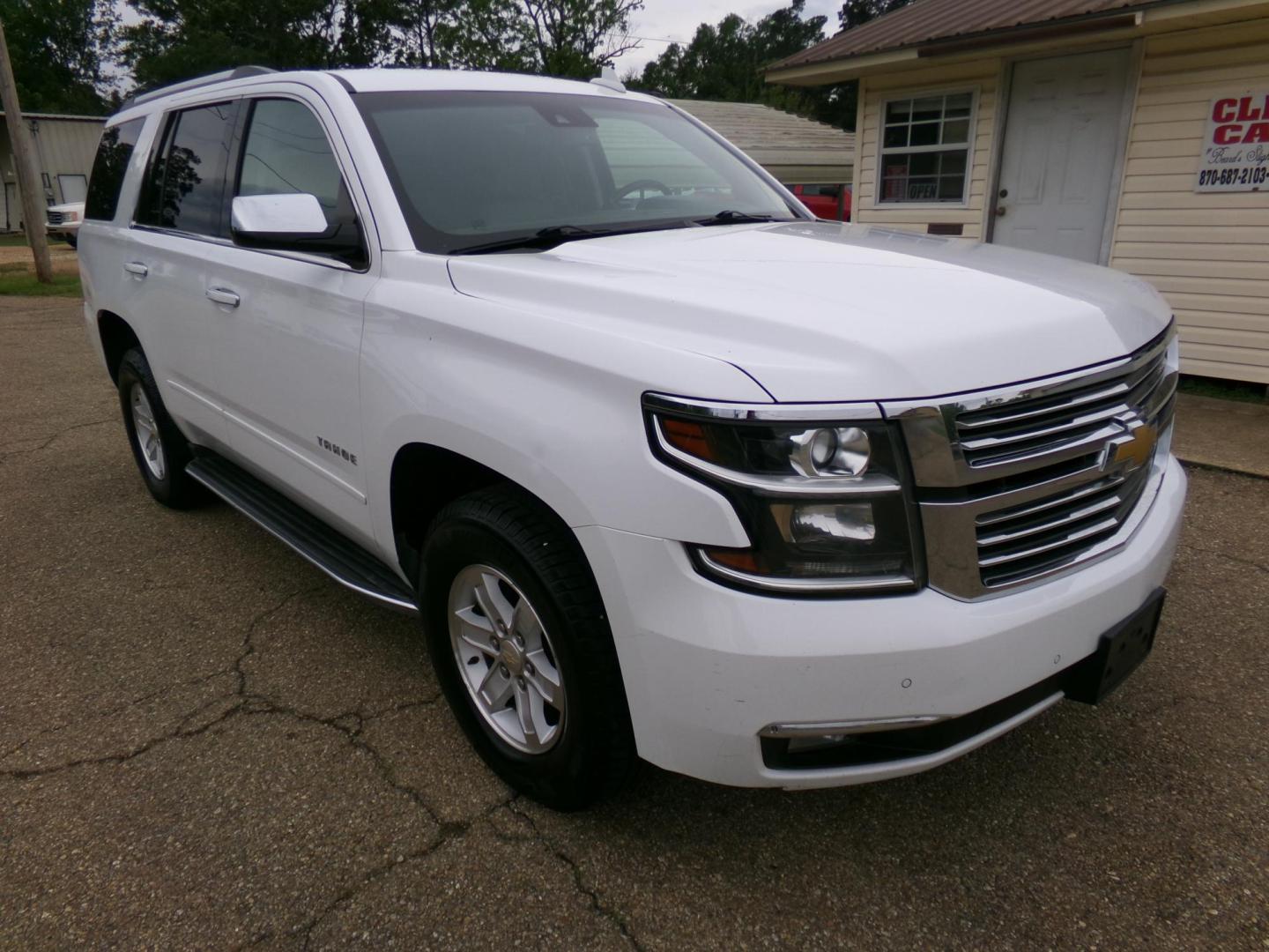 2016 White /Tan Chevrolet Tahoe LTZ 4WD (1GNSKCKC4GR) with an 5.3L V8 OHV 16V engine, 6-speed automatic transmission, located at 400 First NW, Bearden, AR, 71720, (870) 687-3414, 0.000000, 0.000000 - Photo#32