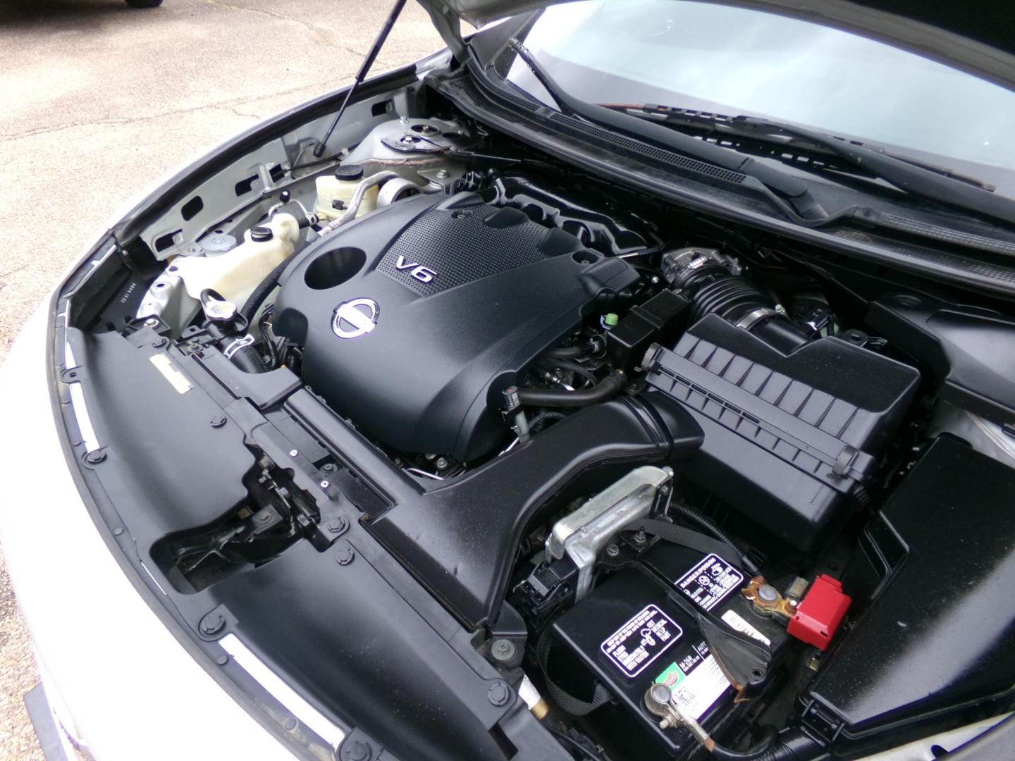 2014 Silver /Black Nissan Maxima SV (1N4AA5AP3EC) with an 3.5L V6 DOHC 24V engine, Continuously Variable Transmission transmission, located at 400 First NW, Bearden, AR, 71720, (870) 687-3414, 0.000000, 0.000000 - Photo#5
