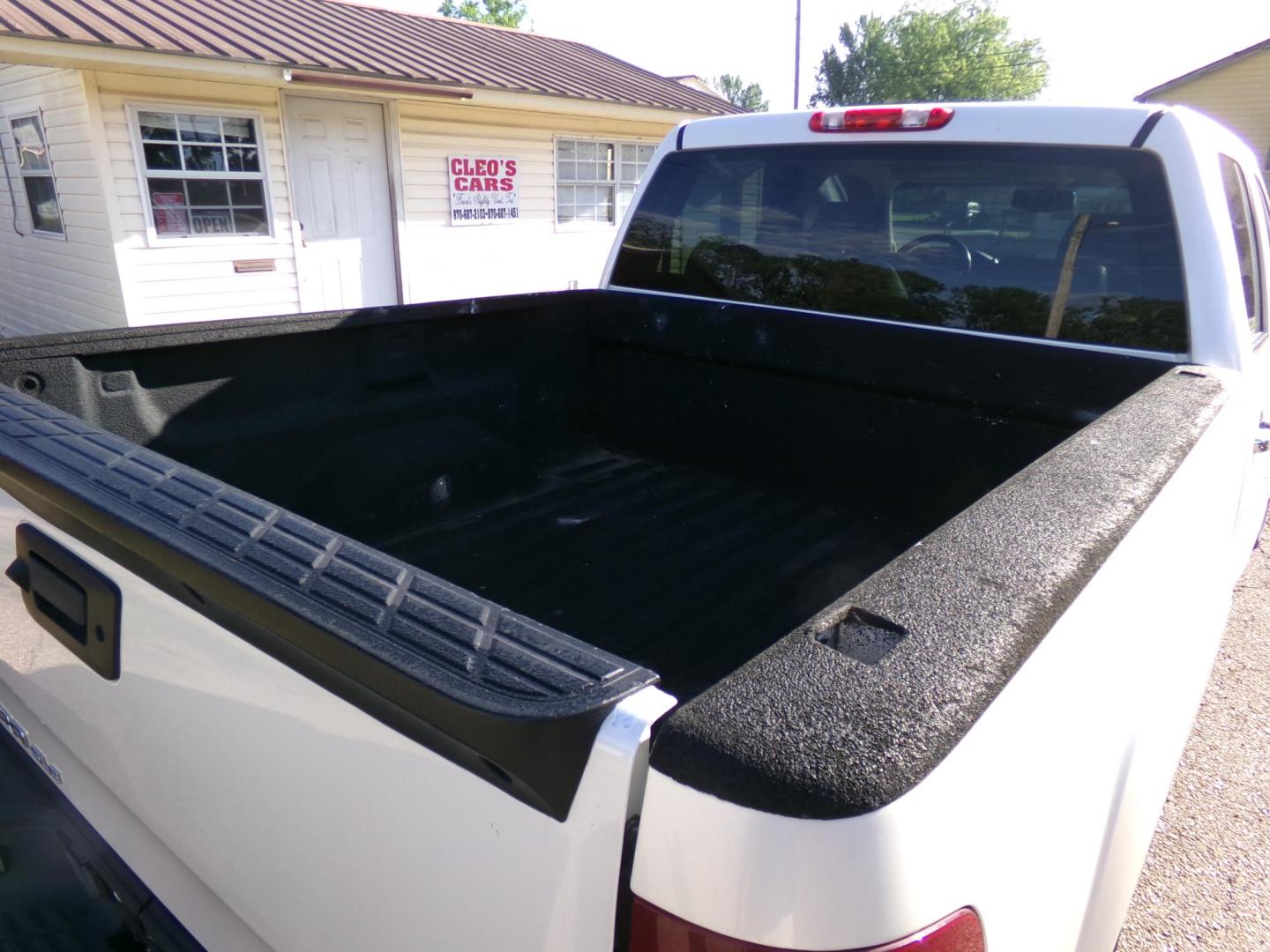 2013 White Diamond Pearl /Tan GMC Sierra 1500 SLE Crew Cab 2WD (3GTP1VE0XDG) with an 5.3L V8 OHV 16V FFV engine, 6-Speed Automatic transmission, located at 400 First NW, Bearden, AR, 71720, (870) 687-3414, 0.000000, 0.000000 - Photo#3