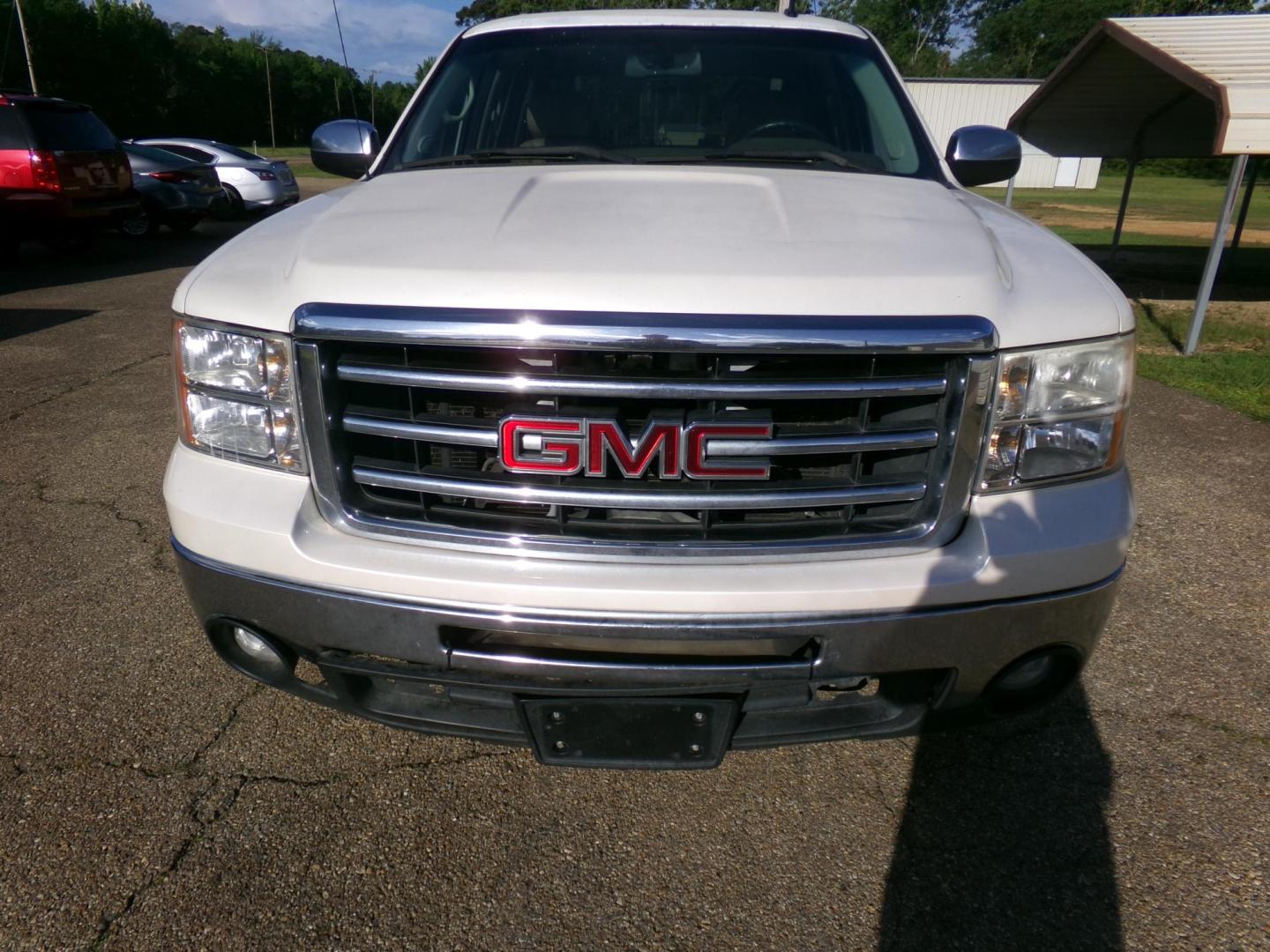 2013 White Diamond Pearl /Tan GMC Sierra 1500 SLE Crew Cab 2WD (3GTP1VE0XDG) with an 5.3L V8 OHV 16V FFV engine, 6-Speed Automatic transmission, located at 400 First NW, Bearden, AR, 71720, (870) 687-3414, 0.000000, 0.000000 - Photo#24