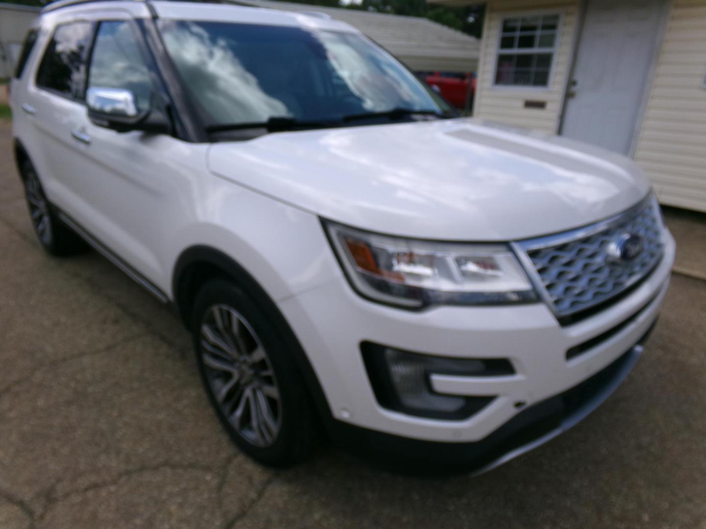 2016 Ford Explorer Platinum 4WD's photo