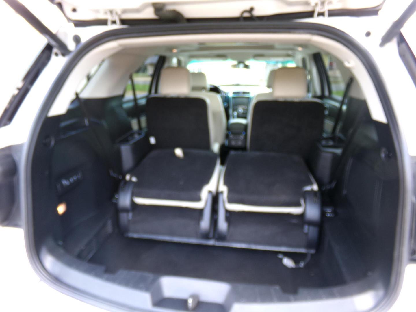 2016 White Ford Explorer Platinum AWD (1FM5K8HT9GG) with an 3.5L V6 DOHC 24V engine, 6-Speed Automatic transmission, located at 400 First NW, Bearden, AR, 71720, (870) 687-3414, 0.000000, 0.000000 - Photo#5