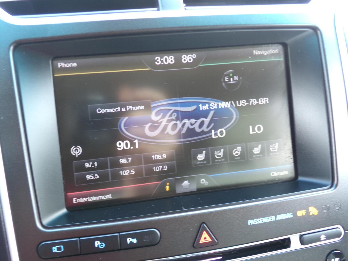 2016 White Ford Explorer Platinum AWD (1FM5K8HT9GG) with an 3.5L V6 DOHC 24V engine, 6-Speed Automatic transmission, located at 400 First NW, Bearden, AR, 71720, (870) 687-3414, 0.000000, 0.000000 - Photo#17