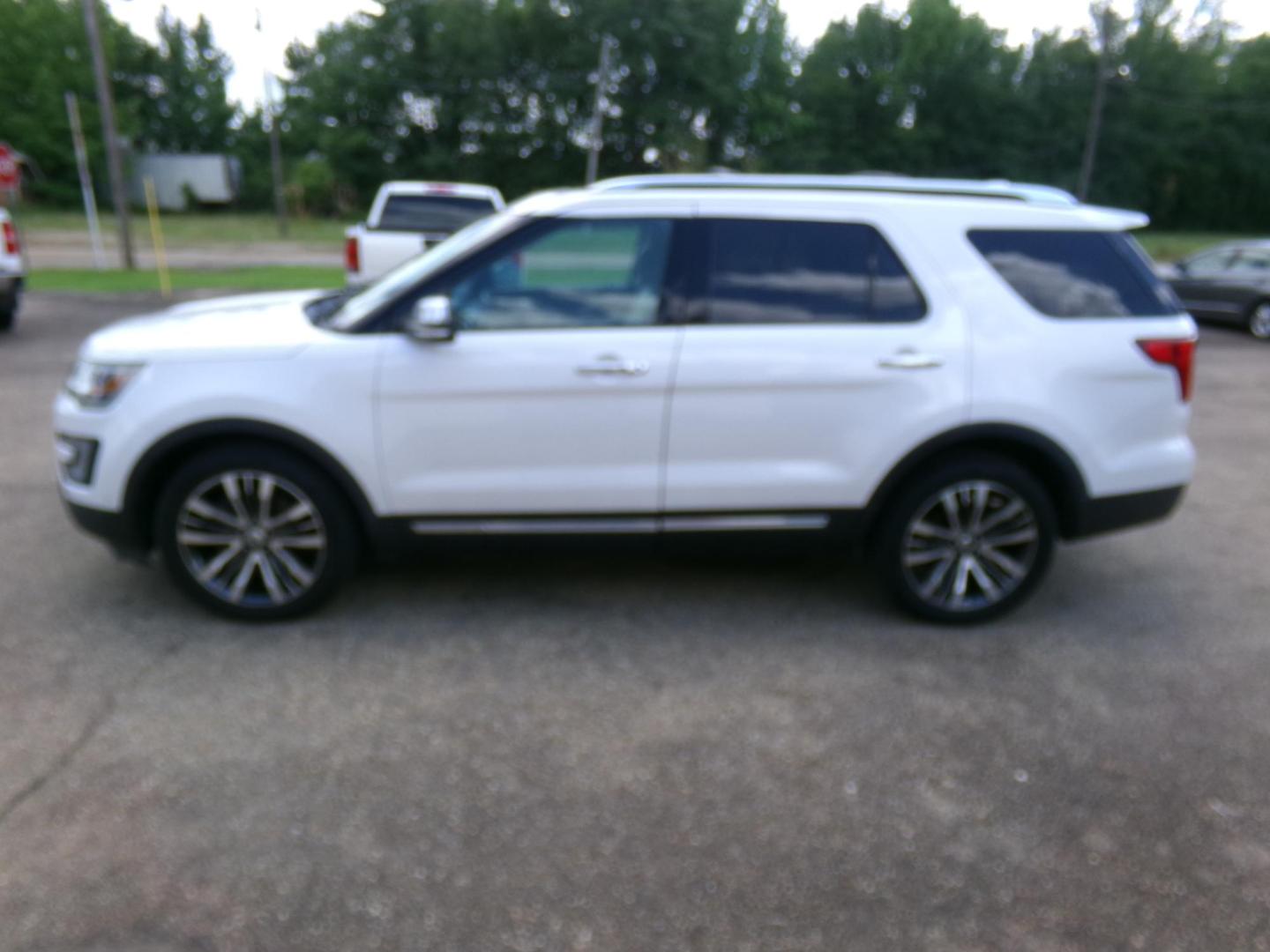 2016 White Ford Explorer Platinum AWD (1FM5K8HT9GG) with an 3.5L V6 DOHC 24V engine, 6-Speed Automatic transmission, located at 400 First NW, Bearden, AR, 71720, (870) 687-3414, 0.000000, 0.000000 - Photo#27