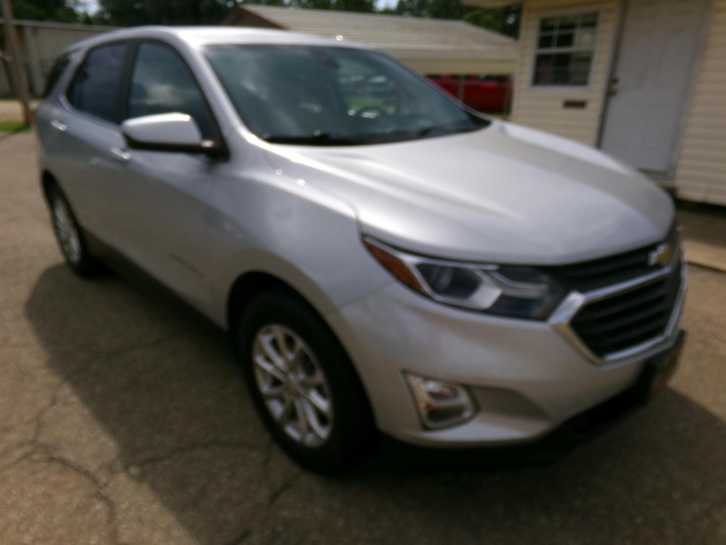 2021 Silver /Black Chevrolet Equinox LT 2WD (2GNAXJEV3M6) with an 1.5L L4 DIR DOHC 16V TURBO engine, 6-speed automatic transmission, located at 400 First NW, Bearden, AR, 71720, (870) 687-3414, 0.000000, 0.000000 - Photo#23