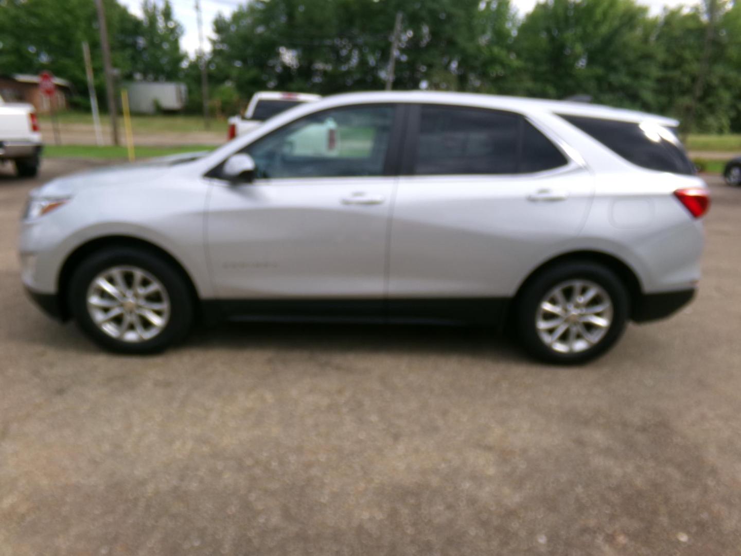 2021 Silver /Black Chevrolet Equinox LT 2WD (2GNAXJEV3M6) with an 1.5L L4 DIR DOHC 16V TURBO engine, 6-speed automatic transmission, located at 400 First NW, Bearden, AR, 71720, (870) 687-3414, 0.000000, 0.000000 - Photo#1
