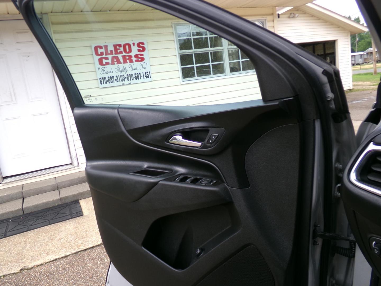 2021 Silver /Black Chevrolet Equinox LT 2WD (2GNAXJEV3M6) with an 1.5L L4 DIR DOHC 16V TURBO engine, 6-speed automatic transmission, located at 400 First NW, Bearden, AR, 71720, (870) 687-3414, 0.000000, 0.000000 - Photo#5