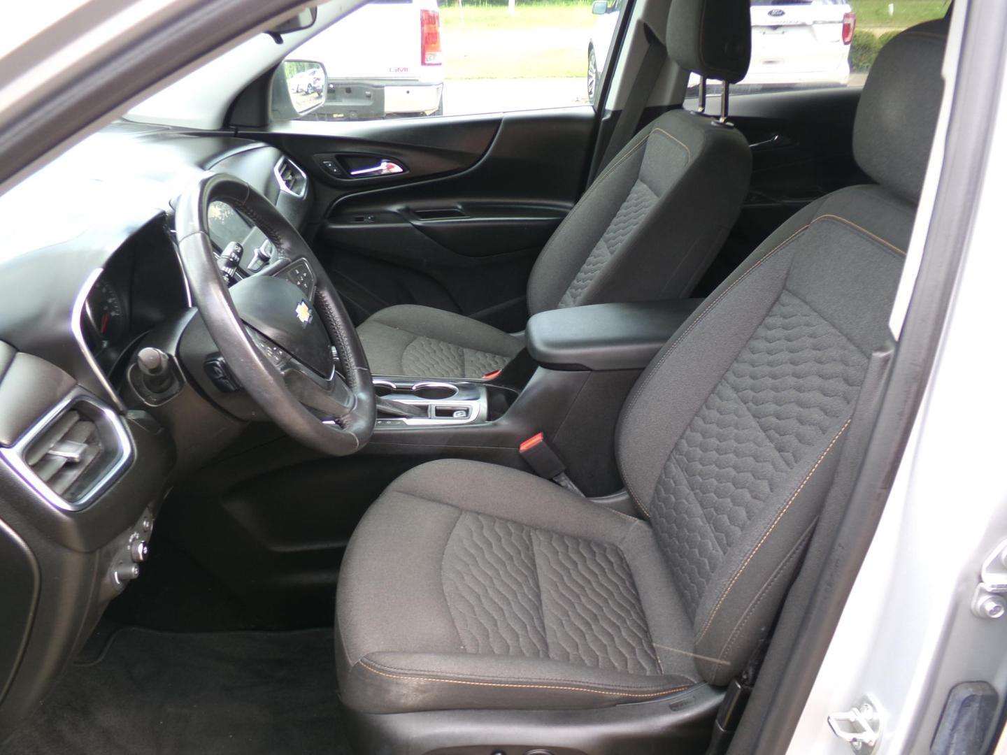 2021 Silver /Black Chevrolet Equinox LT 2WD (2GNAXJEV3M6) with an 1.5L L4 DIR DOHC 16V TURBO engine, 6-speed automatic transmission, located at 400 First NW, Bearden, AR, 71720, (870) 687-3414, 0.000000, 0.000000 - Photo#6