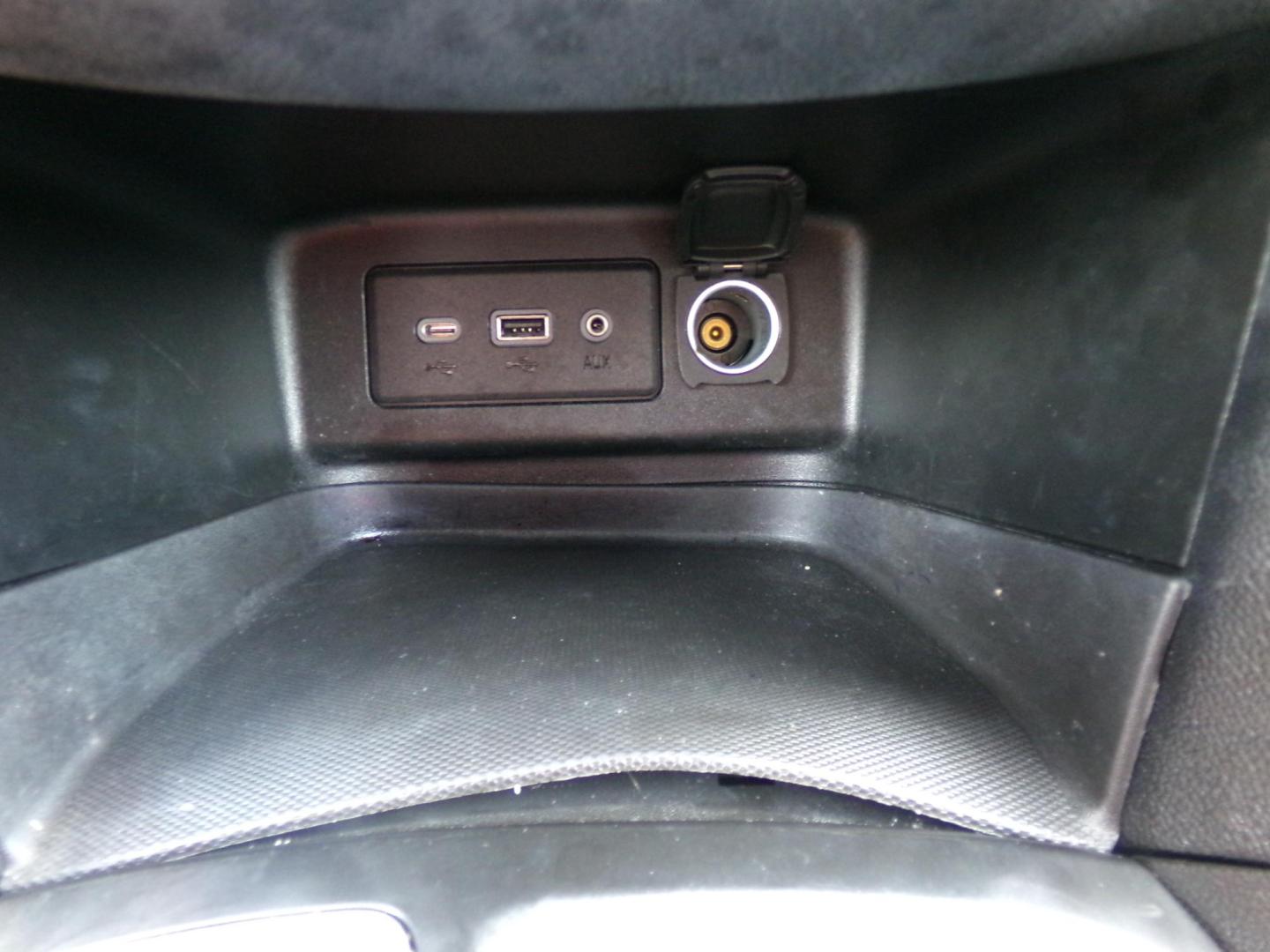 2021 Silver /Black Chevrolet Equinox LT 2WD (2GNAXJEV3M6) with an 1.5L L4 DIR DOHC 16V TURBO engine, 6-speed automatic transmission, located at 400 First NW, Bearden, AR, 71720, (870) 687-3414, 0.000000, 0.000000 - Photo#11