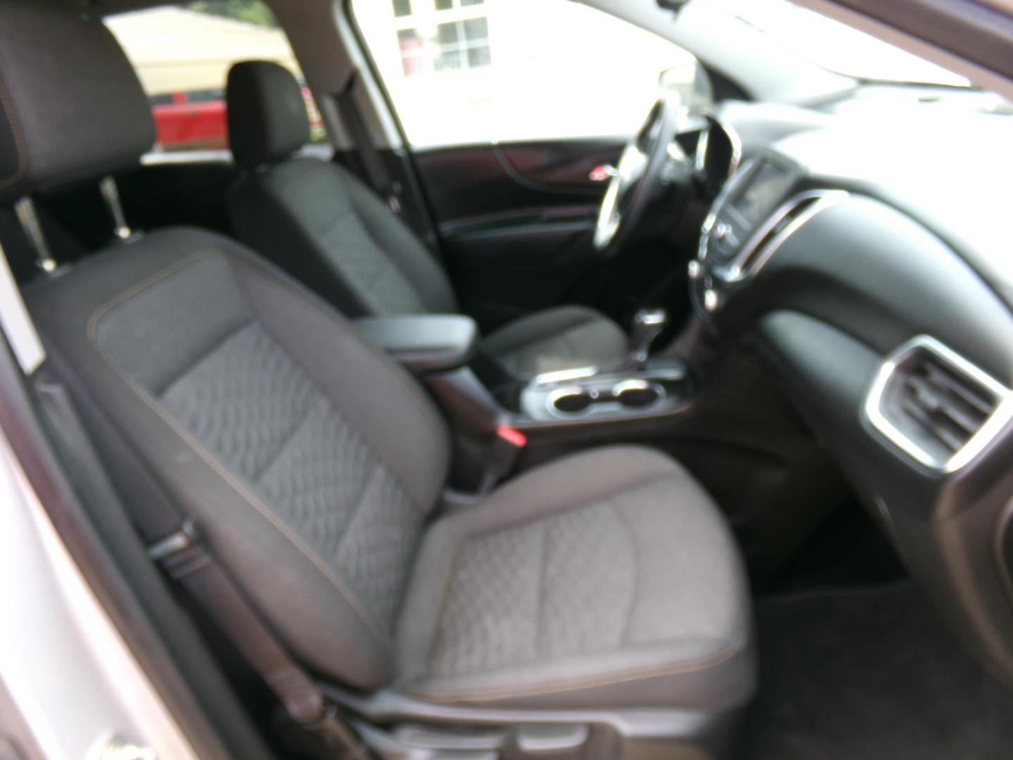 2021 Silver /Black Chevrolet Equinox LT 2WD (2GNAXJEV3M6) with an 1.5L L4 DIR DOHC 16V TURBO engine, 6-speed automatic transmission, located at 400 First NW, Bearden, AR, 71720, (870) 687-3414, 0.000000, 0.000000 - Photo#18