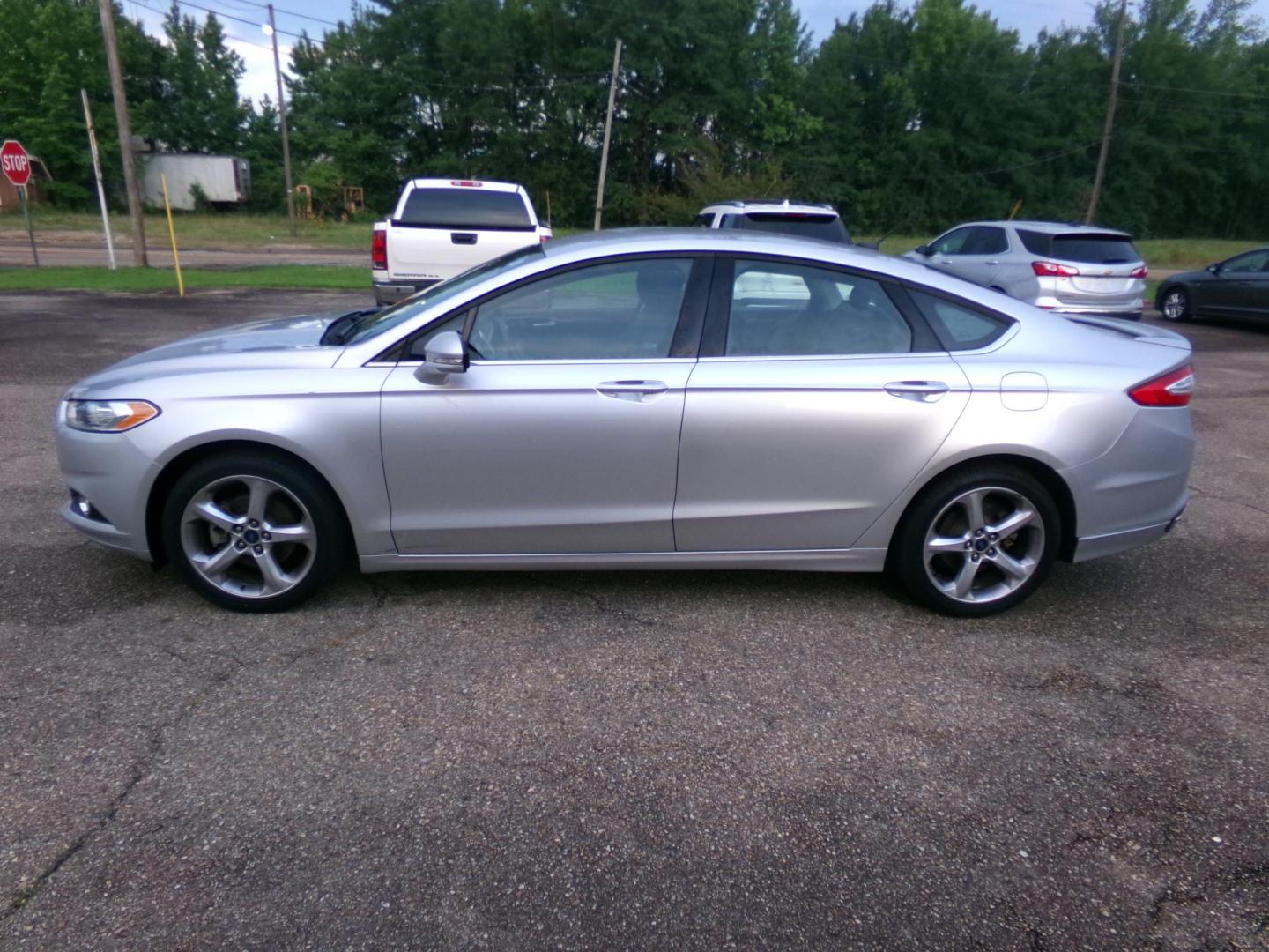2016 Silver /Black Ford Fusion SE AWD (3FA6P0T97GR) with an 2.0L L4 DOHC 16V engine, 6-speed automatic transmission, located at 400 First NW, Bearden, AR, 71720, (870) 687-3414, 0.000000, 0.000000 - Photo#1