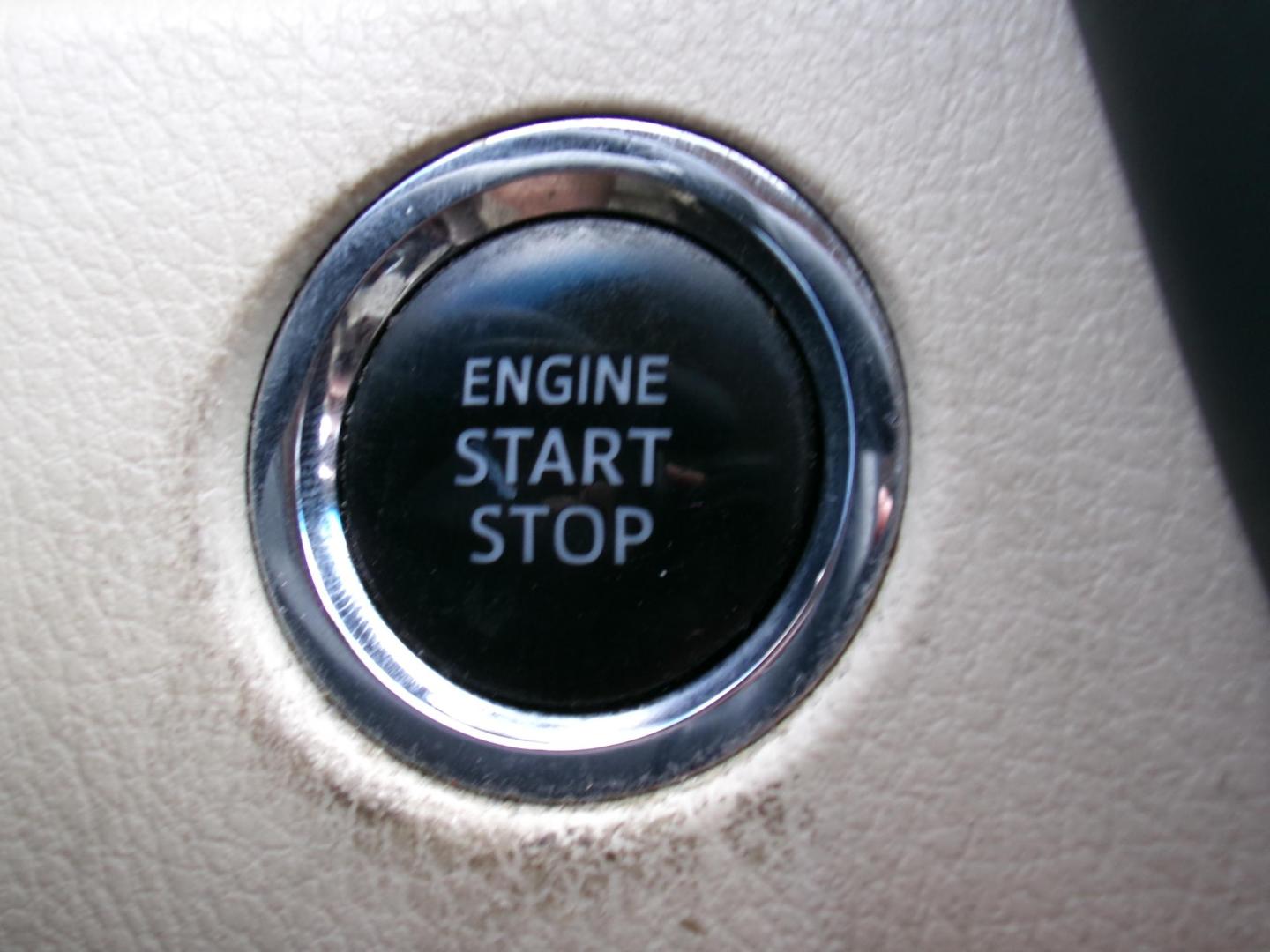 2018 White /Tan Toyota Camry XLE (4T1B11HK8JU) with an 2.5L L4 DOHC 16V engine, 8- speed automatic transmission, located at 400 First NW, Bearden, AR, 71720, (870) 687-3414, 0.000000, 0.000000- Photo#14