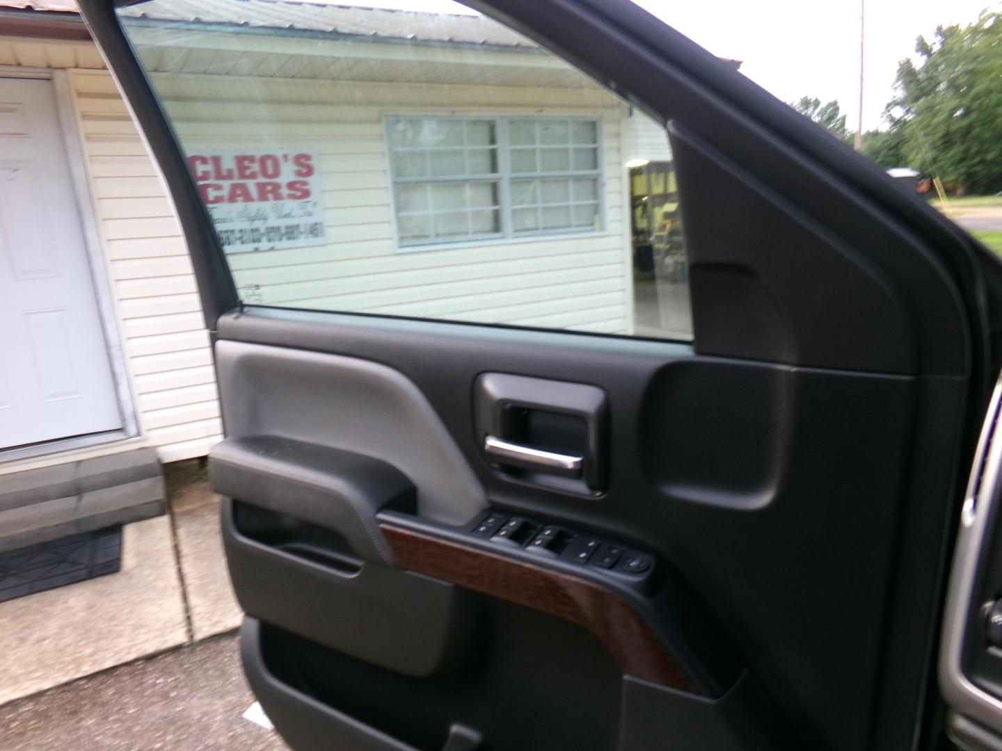 2015 White /Gray GMC Sierra 1500 SLE Crew Cab Long Box 2WD (3GTP1UEC1FG) with an 5.3L V8 OHV 16V engine, 6-Speed Automatic transmission, located at 400 First NW, Bearden, AR, 71720, (870) 687-3414, 0.000000, 0.000000- Photo#7