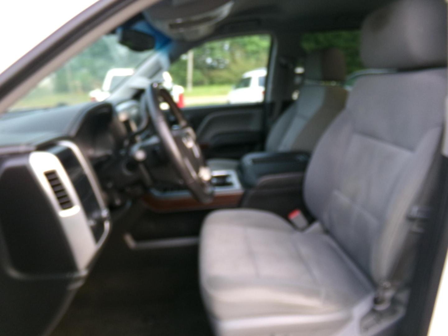 2015 White /Gray GMC Sierra 1500 SLE Crew Cab Long Box 2WD (3GTP1UEC1FG) with an 5.3L V8 OHV 16V engine, 6-Speed Automatic transmission, located at 400 First NW, Bearden, AR, 71720, (870) 687-3414, 0.000000, 0.000000- Photo#8