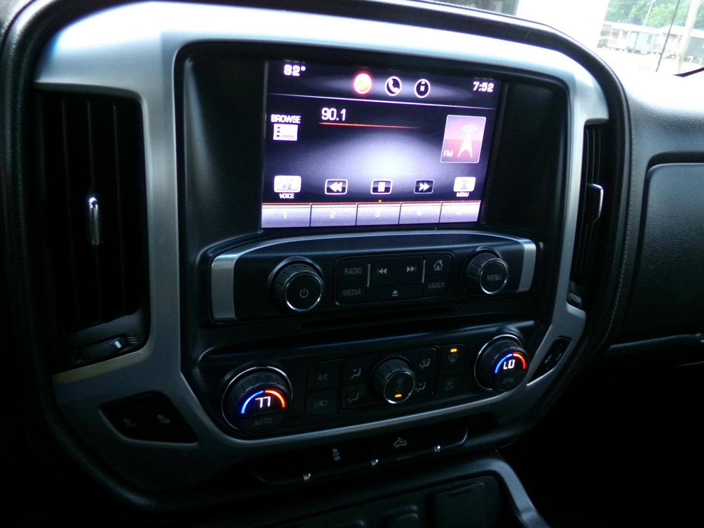 2015 White /Gray GMC Sierra 1500 SLE Crew Cab Long Box 2WD (3GTP1UEC1FG) with an 5.3L V8 OHV 16V engine, 6-Speed Automatic transmission, located at 400 First NW, Bearden, AR, 71720, (870) 687-3414, 0.000000, 0.000000- Photo#11