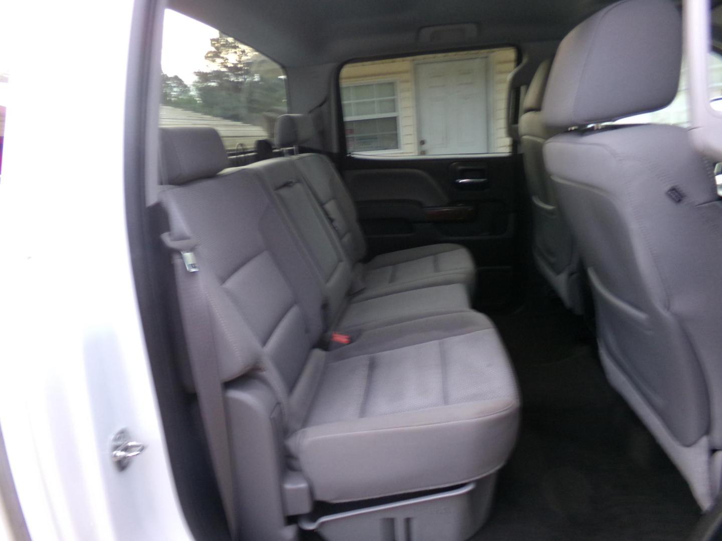2015 White /Gray GMC Sierra 1500 SLE Crew Cab Long Box 2WD (3GTP1UEC1FG) with an 5.3L V8 OHV 16V engine, 6-Speed Automatic transmission, located at 400 First NW, Bearden, AR, 71720, (870) 687-3414, 0.000000, 0.000000- Photo#20