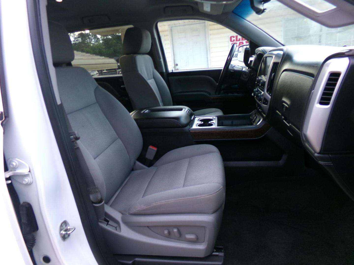 2015 White /Gray GMC Sierra 1500 SLE Crew Cab Long Box 2WD (3GTP1UEC1FG) with an 5.3L V8 OHV 16V engine, 6-Speed Automatic transmission, located at 400 First NW, Bearden, AR, 71720, (870) 687-3414, 0.000000, 0.000000- Photo#21