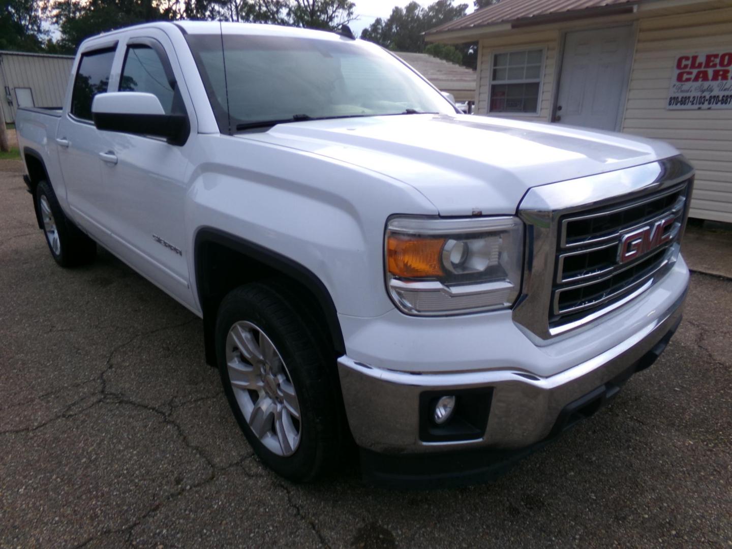 2015 White /Gray GMC Sierra 1500 SLE Crew Cab Long Box 2WD (3GTP1UEC1FG) with an 5.3L V8 OHV 16V engine, 6-Speed Automatic transmission, located at 400 First NW, Bearden, AR, 71720, (870) 687-3414, 0.000000, 0.000000- Photo#25