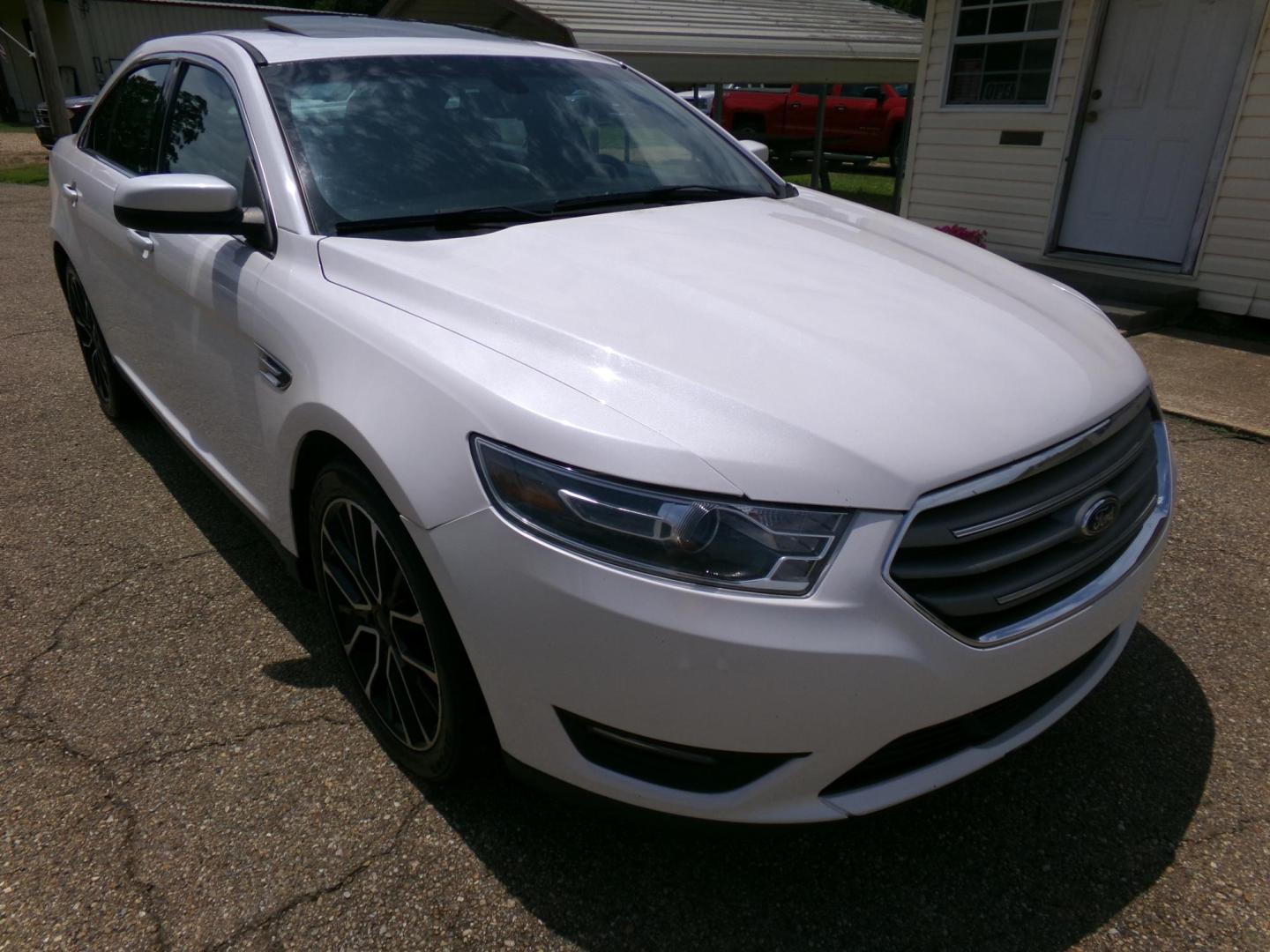 2018 Ford Taurus SEL FWD's photo