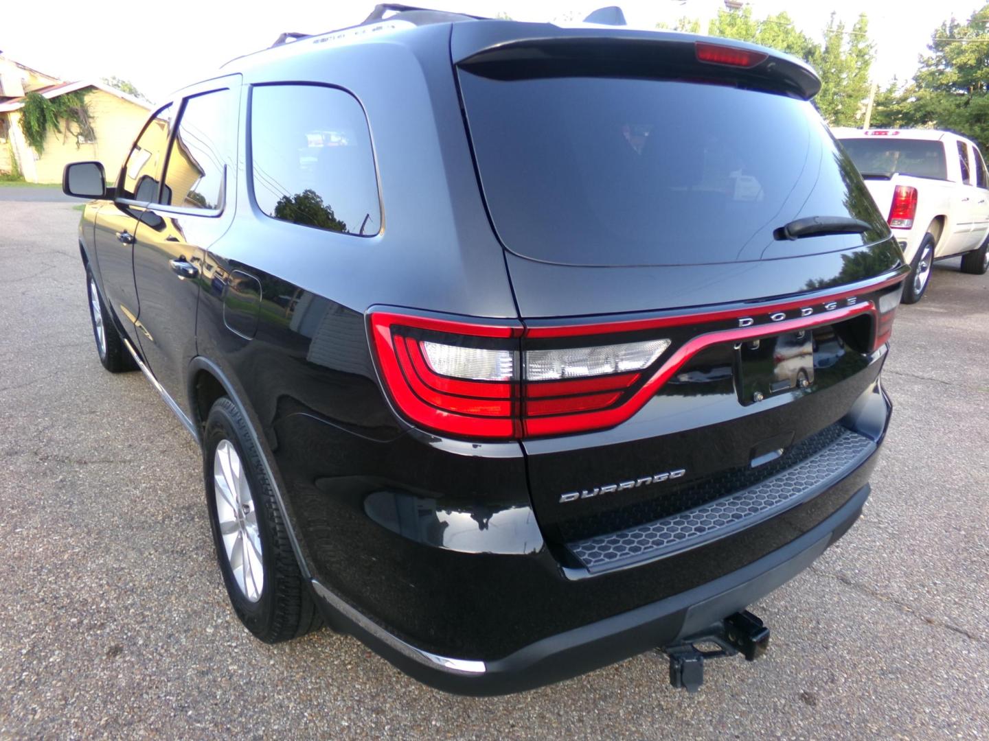 2015 Brilliant Black Pearl /Charcoal Dodge Durango SXT (1C4RDHAG3FC) with an 3.6L V6 DOHC 24V engine, 8-Speed Automatic transmission, located at 400 First NW, Bearden, AR, 71720, (870) 687-3414, 0.000000, 0.000000 - Photo#2