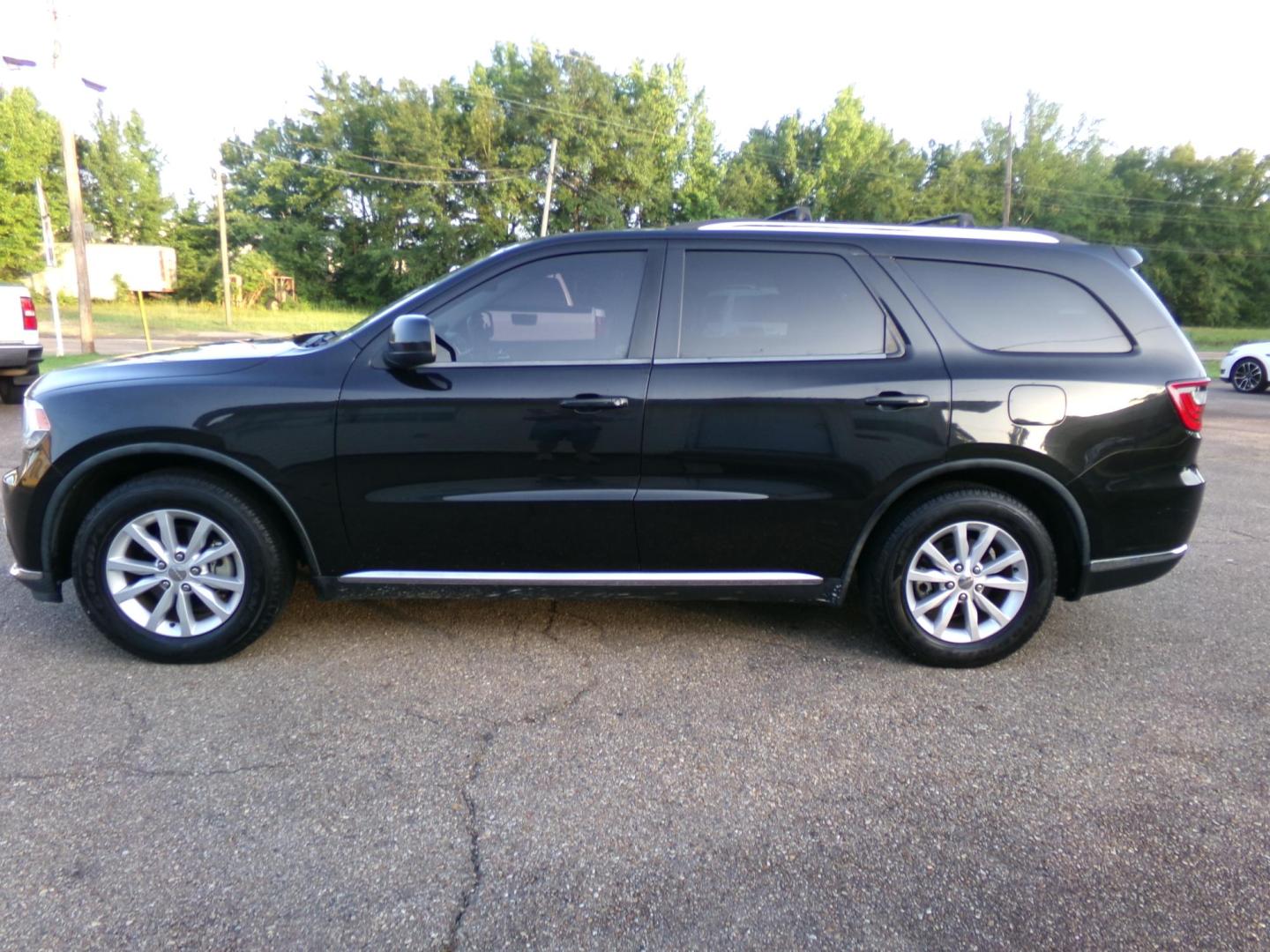 2015 Brilliant Black Pearl /Charcoal Dodge Durango SXT (1C4RDHAG3FC) with an 3.6L V6 DOHC 24V engine, 8-Speed Automatic transmission, located at 400 First NW, Bearden, AR, 71720, (870) 687-3414, 0.000000, 0.000000 - Photo#1