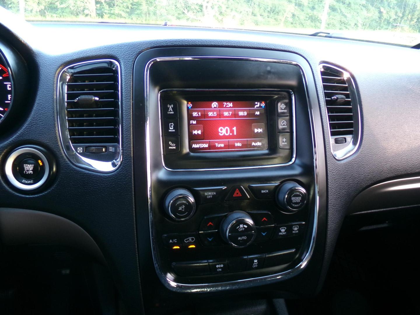 2015 Brilliant Black Pearl /Charcoal Dodge Durango SXT (1C4RDHAG3FC) with an 3.6L V6 DOHC 24V engine, 8-Speed Automatic transmission, located at 400 First NW, Bearden, AR, 71720, (870) 687-3414, 0.000000, 0.000000 - Photo#12