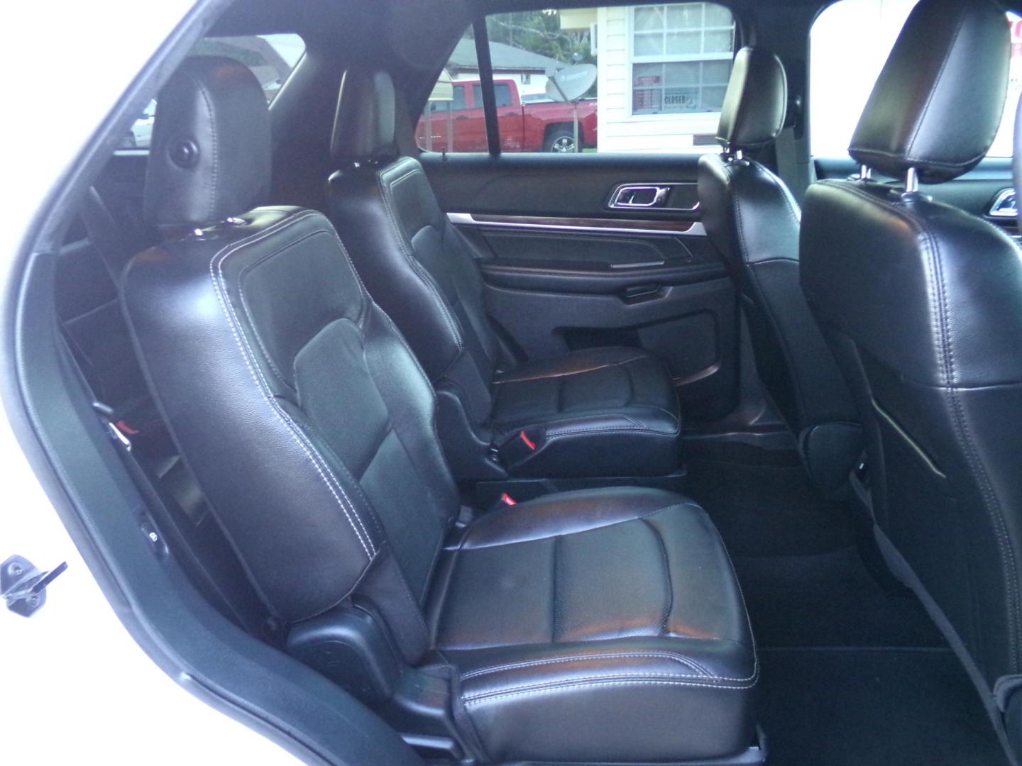 2019 White /Black Ford Explorer Limited FWD (1FM5K7FH5KG) with an 2.3L L4 DOHC 16V engine, 6A transmission, located at 400 First NW, Bearden, AR, 71720, (870) 687-3414, 0.000000, 0.000000 - Photo#25