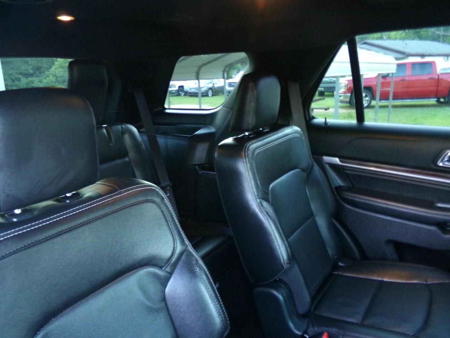 2019 White /Black Ford Explorer Limited FWD (1FM5K7FH5KG) with an 2.3L L4 DOHC 16V engine, 6A transmission, located at 400 First NW, Bearden, AR, 71720, (870) 687-3414, 0.000000, 0.000000 - Photo#26
