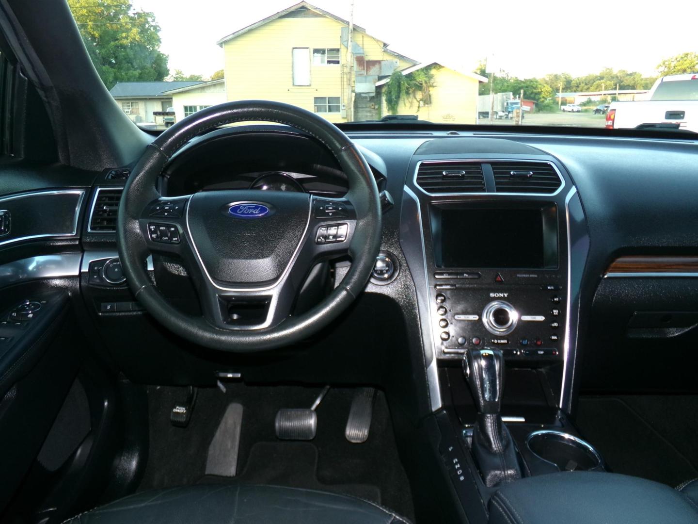 2019 White /Black Ford Explorer Limited FWD (1FM5K7FH5KG) with an 2.3L L4 DOHC 16V engine, 6A transmission, located at 400 First NW, Bearden, AR, 71720, (870) 687-3414, 0.000000, 0.000000 - Photo#29