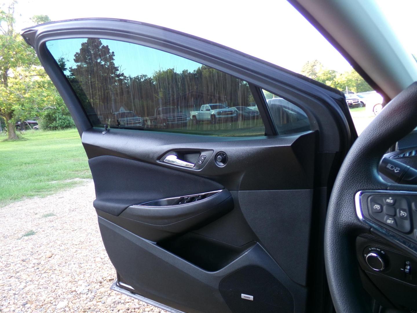 2016 Carbon Flash Metallic /Black Chevrolet Cruze LT Auto (1G1BE5SM4G7) with an 1.4L L4 DOHC 16V TURBO engine, 6-Speed Automatic transmission, located at 400 First NW, Bearden, AR, 71720, (870) 687-3414, 0.000000, 0.000000- Photo#6
