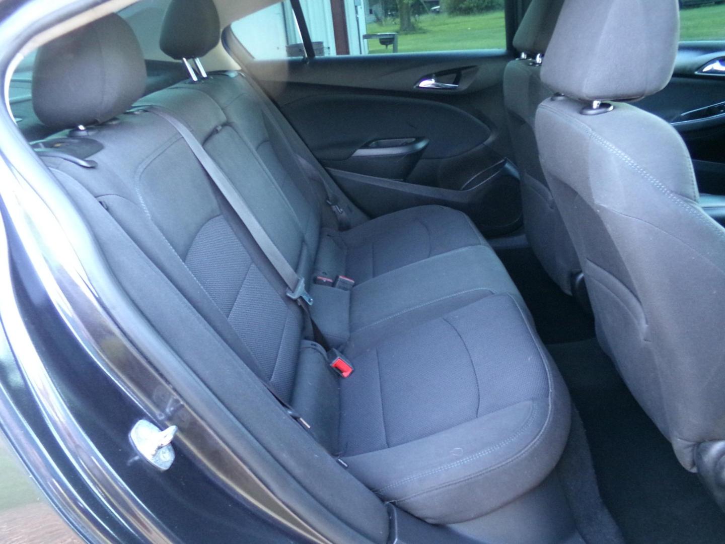 2016 Carbon Flash Metallic /Black Chevrolet Cruze LT Auto (1G1BE5SM4G7) with an 1.4L L4 DOHC 16V TURBO engine, 6-Speed Automatic transmission, located at 400 First NW, Bearden, AR, 71720, (870) 687-3414, 0.000000, 0.000000- Photo#17