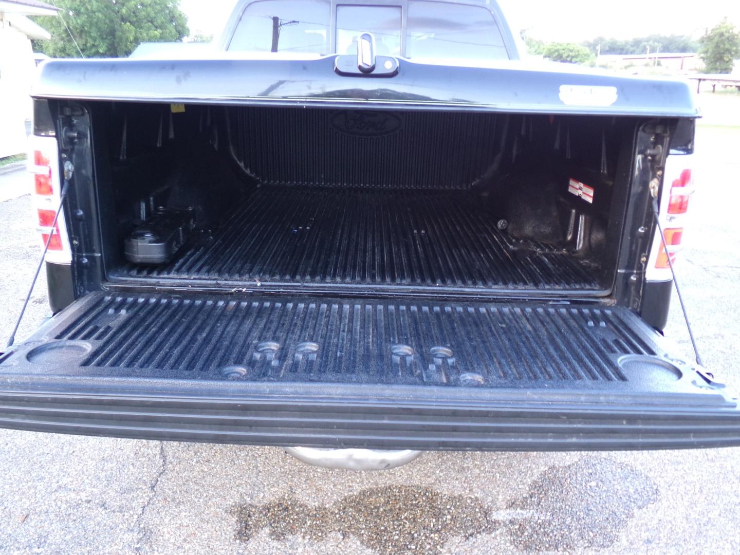 2012 Tuxedo Black /Black Ford F-150 Platinum SuperCrew 5.5-ft. Bed 4WD (1FTFW1ET1CF) with an 3.5L V6 TURBO engine, 6-Speed Automatic transmission, located at 400 First NW, Bearden, AR, 71720, (870) 687-3414, 0.000000, 0.000000- Photo#4