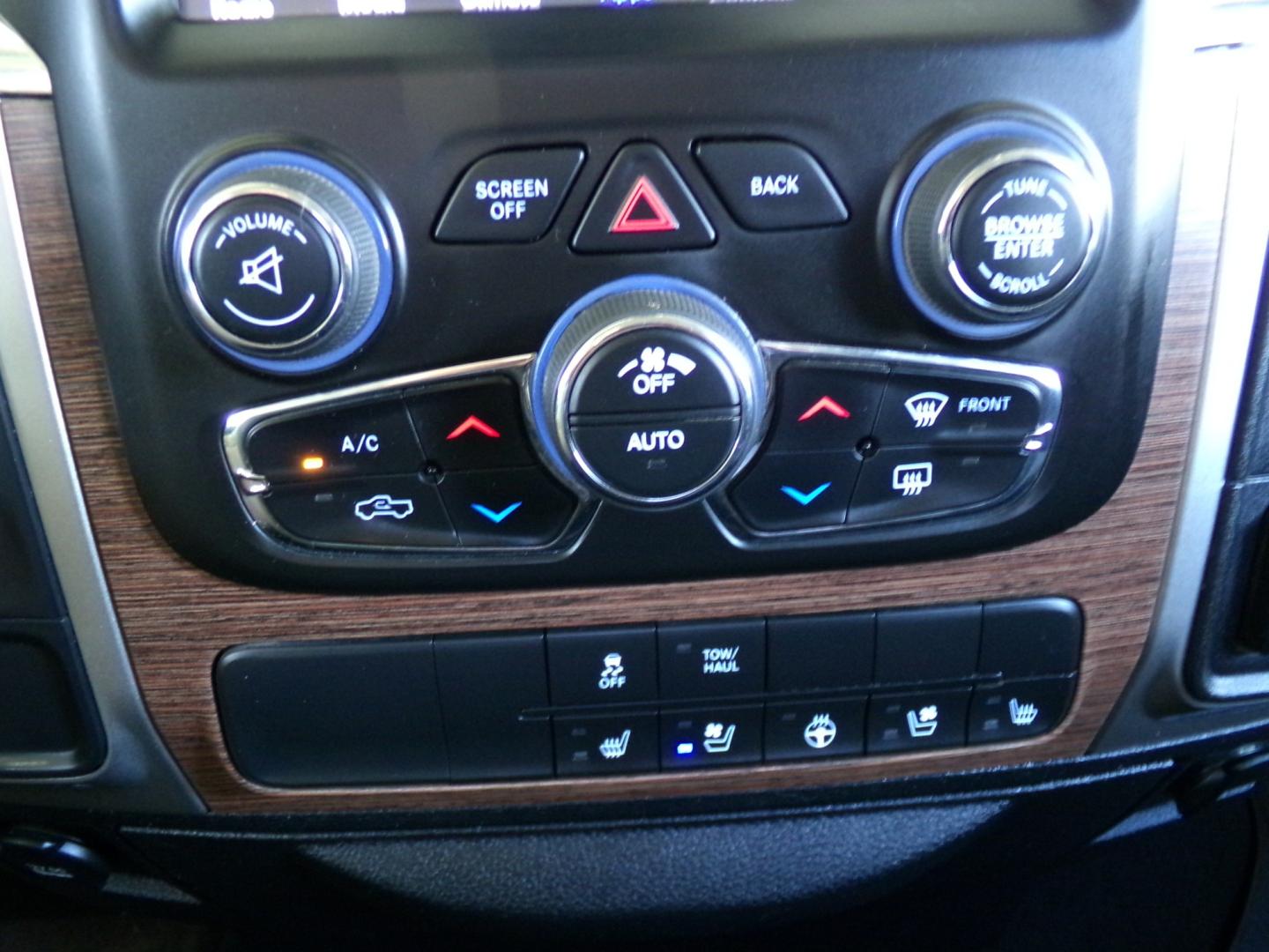 2018 Granite Crystal Metallic /Black RAM 1500 Laramie Quad Cab 2WD (1C6RR6JTXJS) with an 5.7L V8 OHV 16V engine, 8-speed automatic transmission, located at 400 First NW, Bearden, AR, 71720, (870) 687-3414, 0.000000, 0.000000- Photo#12