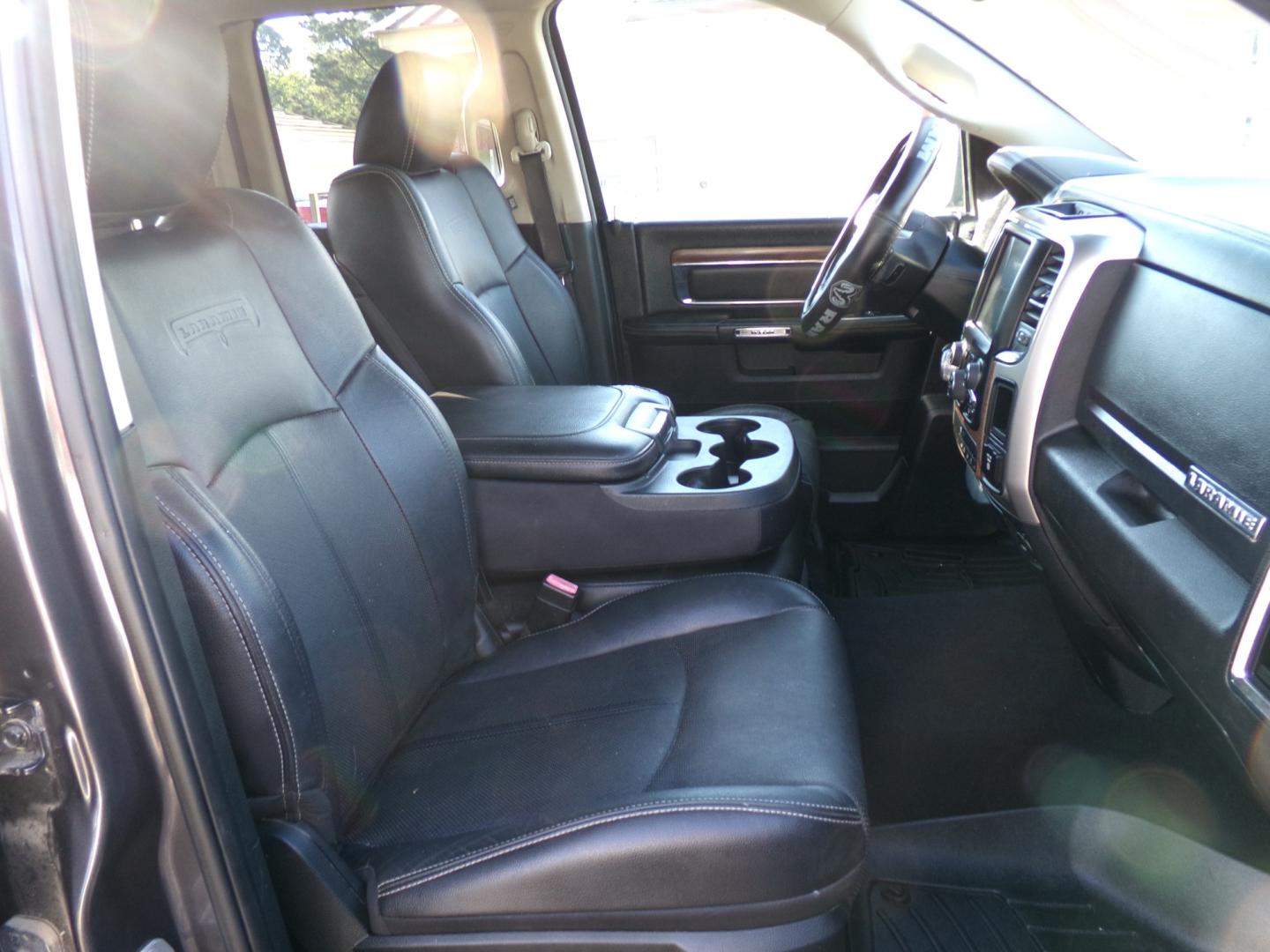 2018 Granite Crystal Metallic /Black RAM 1500 Laramie Quad Cab 2WD (1C6RR6JTXJS) with an 5.7L V8 OHV 16V engine, 8-speed automatic transmission, located at 400 First NW, Bearden, AR, 71720, (870) 687-3414, 0.000000, 0.000000- Photo#24