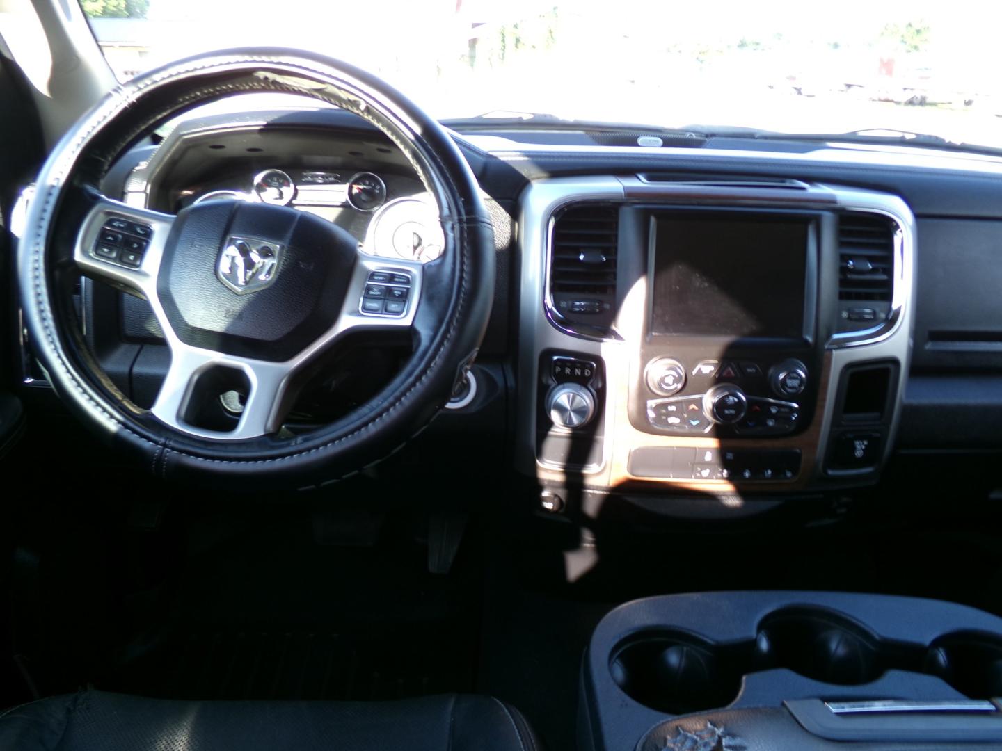 2018 Granite Crystal Metallic /Black RAM 1500 Laramie Quad Cab 2WD (1C6RR6JTXJS) with an 5.7L V8 OHV 16V engine, 8-speed automatic transmission, located at 400 First NW, Bearden, AR, 71720, (870) 687-3414, 0.000000, 0.000000- Photo#25