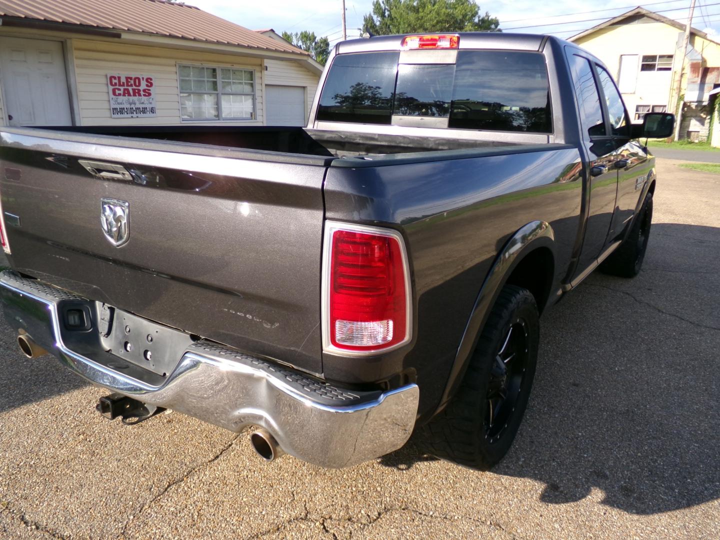 2018 Granite Crystal Metallic /Black RAM 1500 Laramie Quad Cab 2WD (1C6RR6JTXJS) with an 5.7L V8 OHV 16V engine, 8-speed automatic transmission, located at 400 First NW, Bearden, AR, 71720, (870) 687-3414, 0.000000, 0.000000- Photo#26