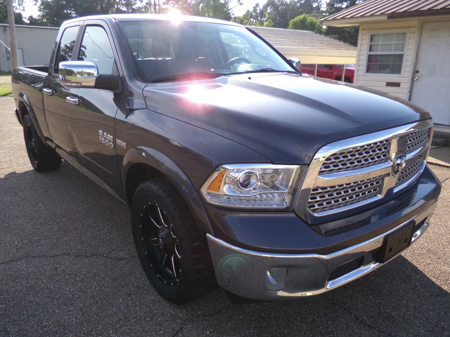 2018 Granite Crystal Metallic /Black RAM 1500 Laramie Quad Cab 2WD (1C6RR6JTXJS) with an 5.7L V8 OHV 16V engine, 8-speed automatic transmission, located at 400 First NW, Bearden, AR, 71720, (870) 687-3414, 0.000000, 0.000000- Photo#29