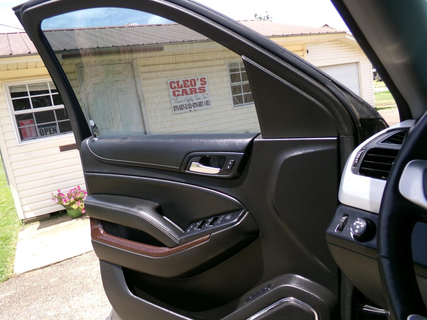2015 Subterranean Metallic /Brown GMC Yukon SLT 2WD (1GKS1BKC8FR) with an 5.3L V8 OHV 16V engine, 6-Speed Automatic transmission, located at 400 First NW, Bearden, AR, 71720, (870) 687-3414, 0.000000, 0.000000- Photo#9