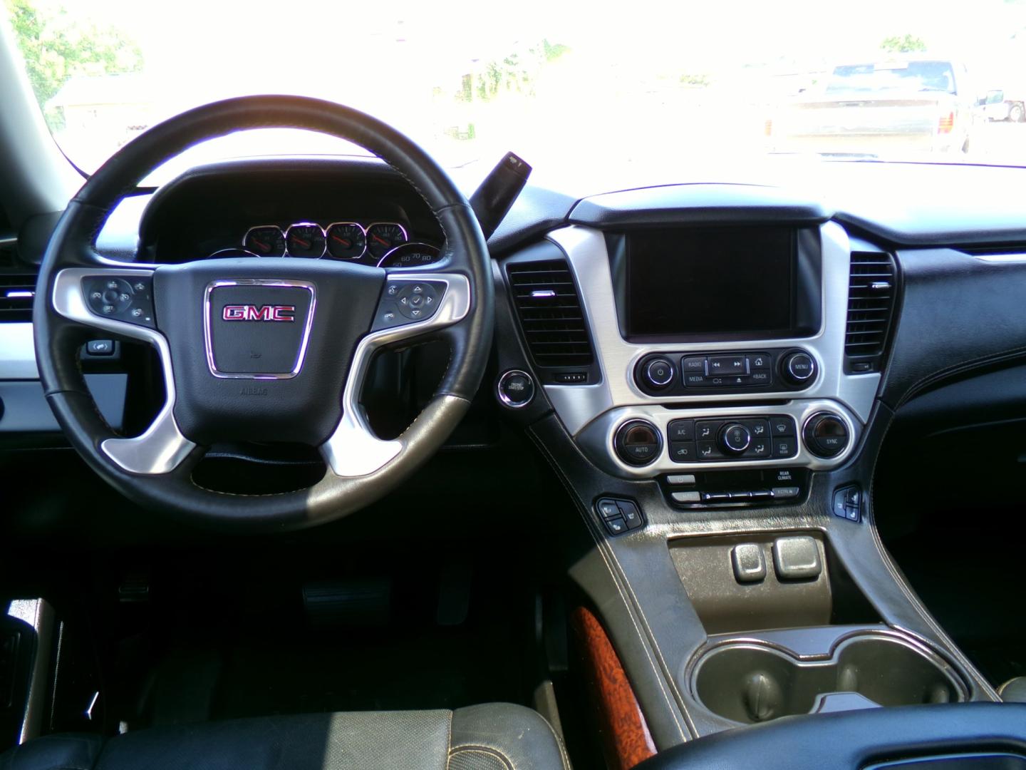 2015 Subterranean Metallic /Brown GMC Yukon SLT 2WD (1GKS1BKC8FR) with an 5.3L V8 OHV 16V engine, 6-Speed Automatic transmission, located at 400 First NW, Bearden, AR, 71720, (870) 687-3414, 0.000000, 0.000000- Photo#26