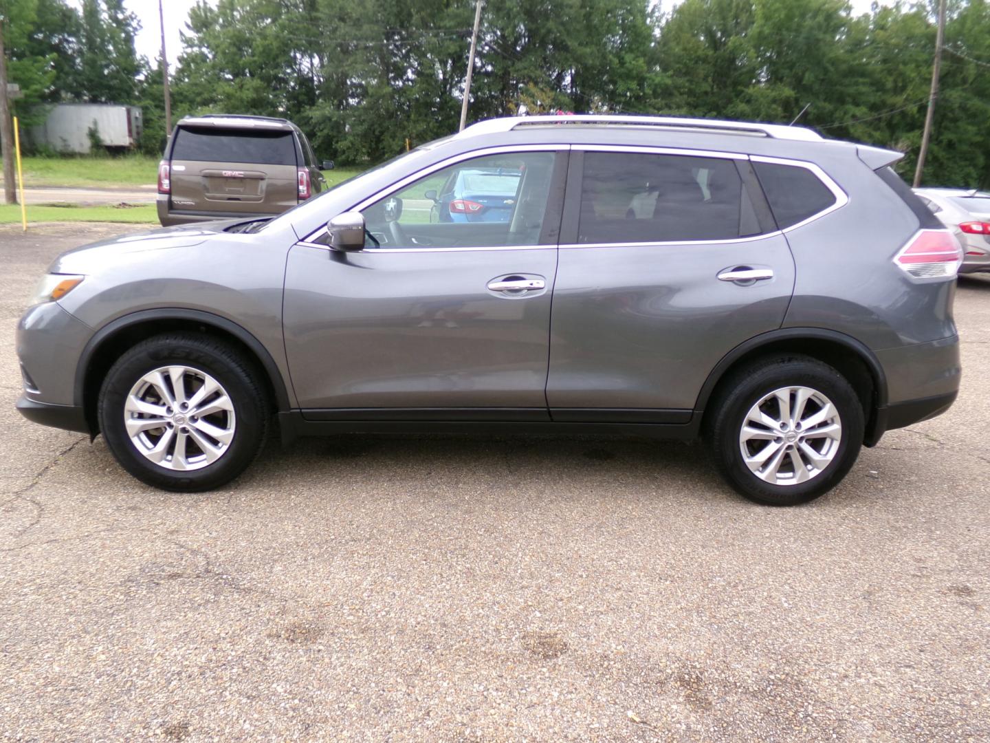 2016 Gray /Black Nissan Rogue S AWD (5N1AT2MM7GC) with an 2.5L L4 DOHC 16V engine, CVT transmission, located at 400 First NW, Bearden, AR, 71720, (870) 687-3414, 0.000000, 0.000000- Photo#1