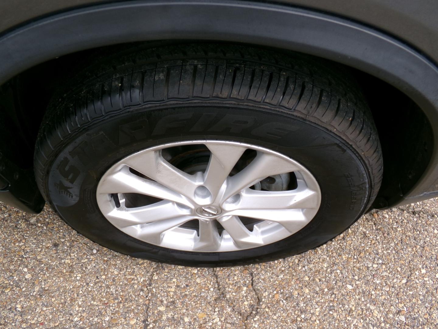 2016 Gray /Black Nissan Rogue S AWD (5N1AT2MM7GC) with an 2.5L L4 DOHC 16V engine, CVT transmission, located at 400 First NW, Bearden, AR, 71720, (870) 687-3414, 0.000000, 0.000000- Photo#5