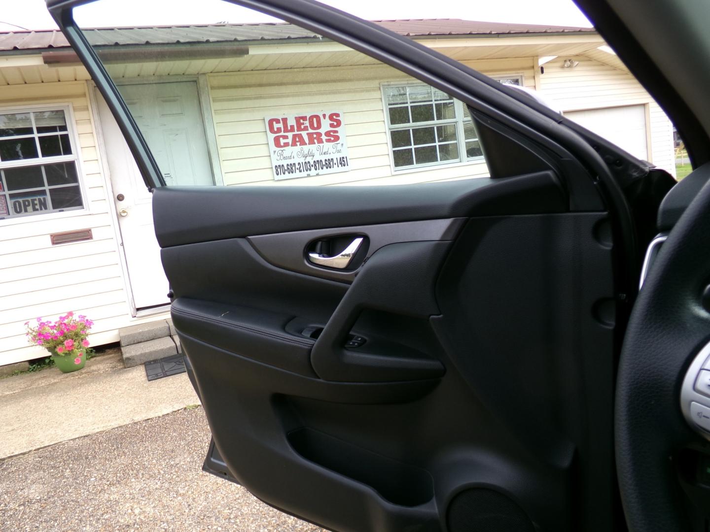 2016 Gray /Black Nissan Rogue S AWD (5N1AT2MM7GC) with an 2.5L L4 DOHC 16V engine, CVT transmission, located at 400 First NW, Bearden, AR, 71720, (870) 687-3414, 0.000000, 0.000000- Photo#6
