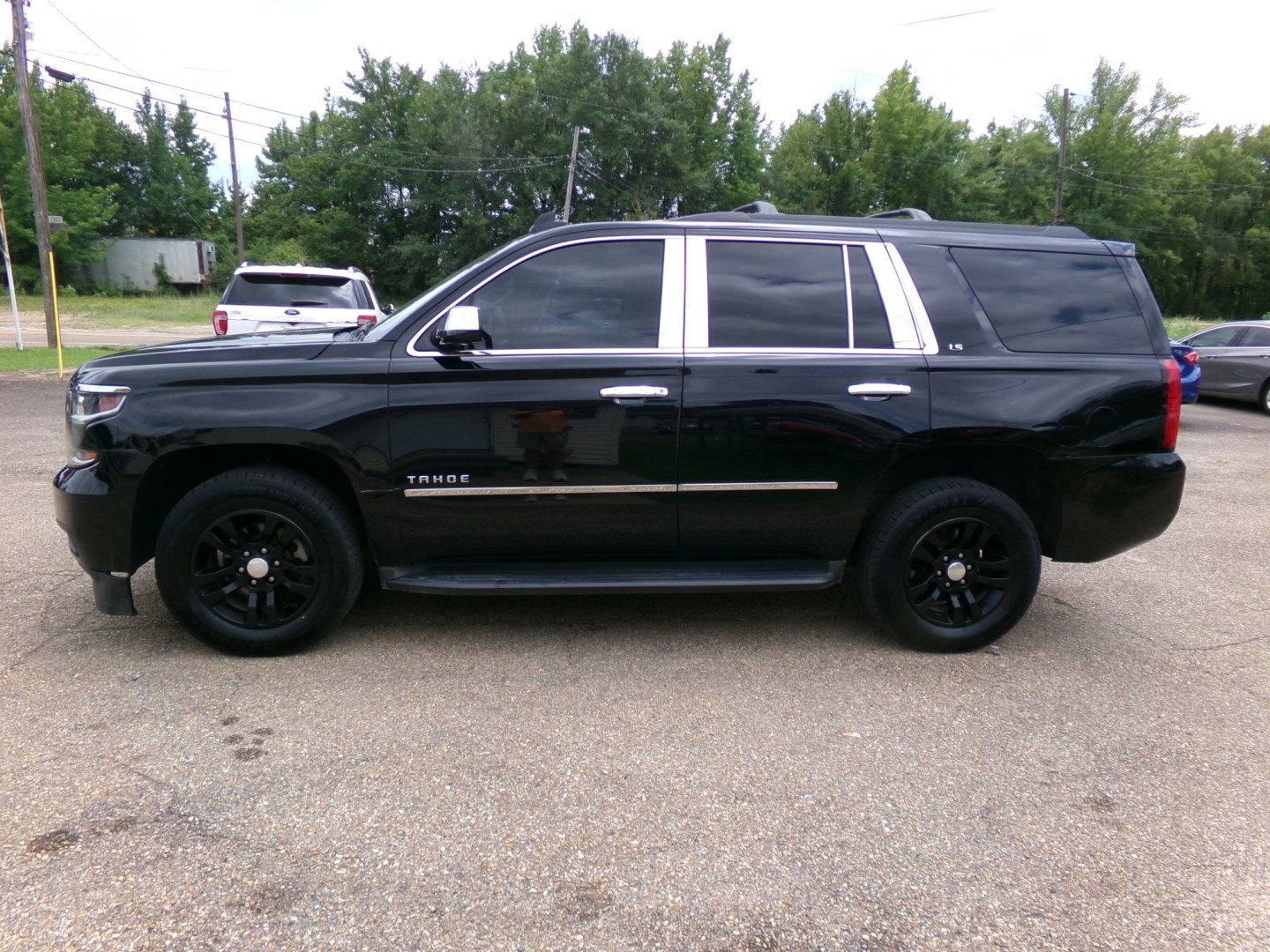 2016 Black /Black Chevrolet Tahoe LS 2WD (1GNSCAKC9GR) with an 5.3L V8 OHV 16V engine, 6-Speed Automatic transmission, located at 400 First NW, Bearden, AR, 71720, (870) 687-3414, 0.000000, 0.000000- Photo#1