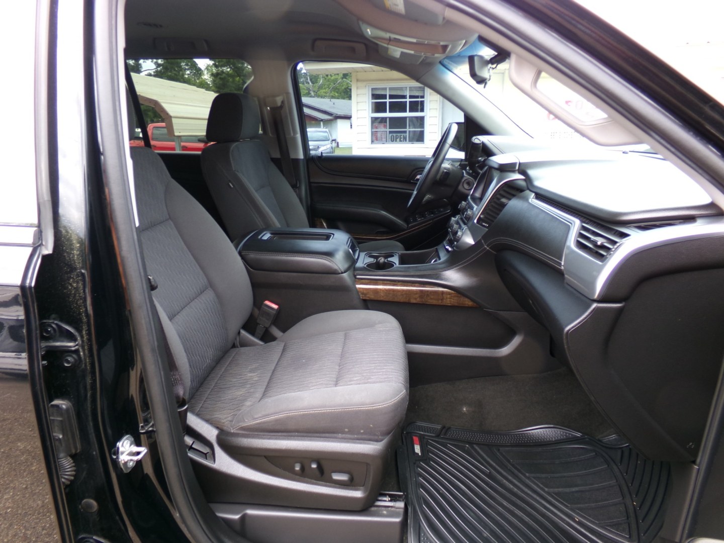 2016 Black /Black Chevrolet Tahoe LS 2WD (1GNSCAKC9GR) with an 5.3L V8 OHV 16V engine, 6-Speed Automatic transmission, located at 400 First NW, Bearden, AR, 71720, (870) 687-3414, 0.000000, 0.000000- Photo#18