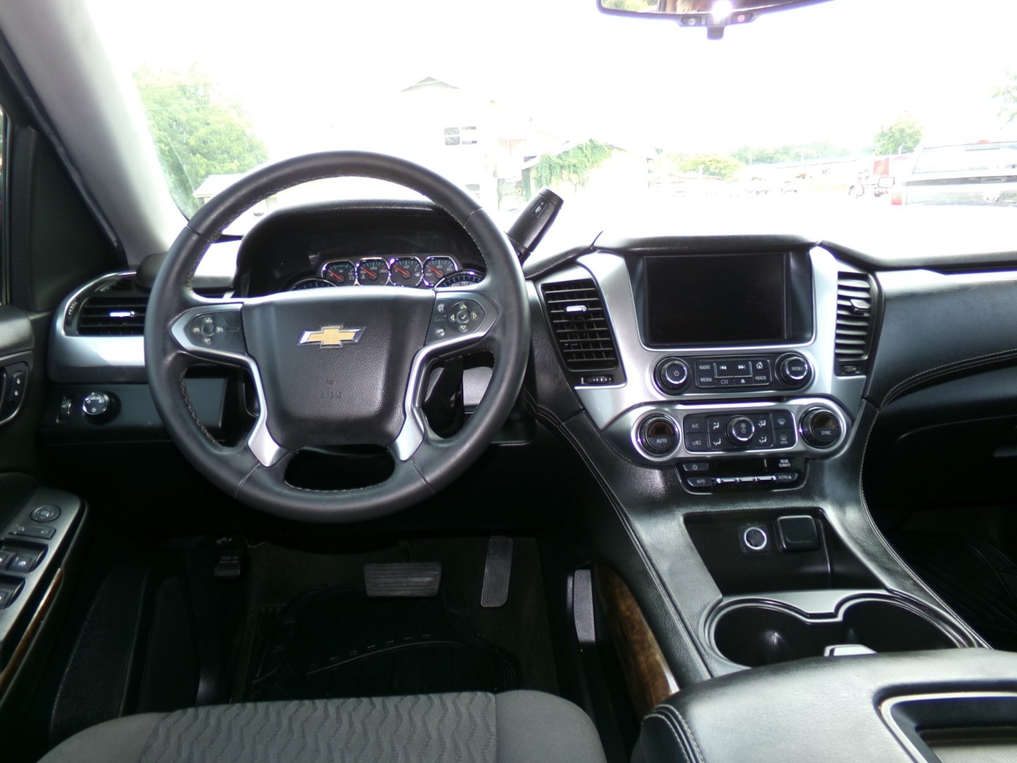 2016 Black /Black Chevrolet Tahoe LS 2WD (1GNSCAKC9GR) with an 5.3L V8 OHV 16V engine, 6-Speed Automatic transmission, located at 400 First NW, Bearden, AR, 71720, (870) 687-3414, 0.000000, 0.000000- Photo#19