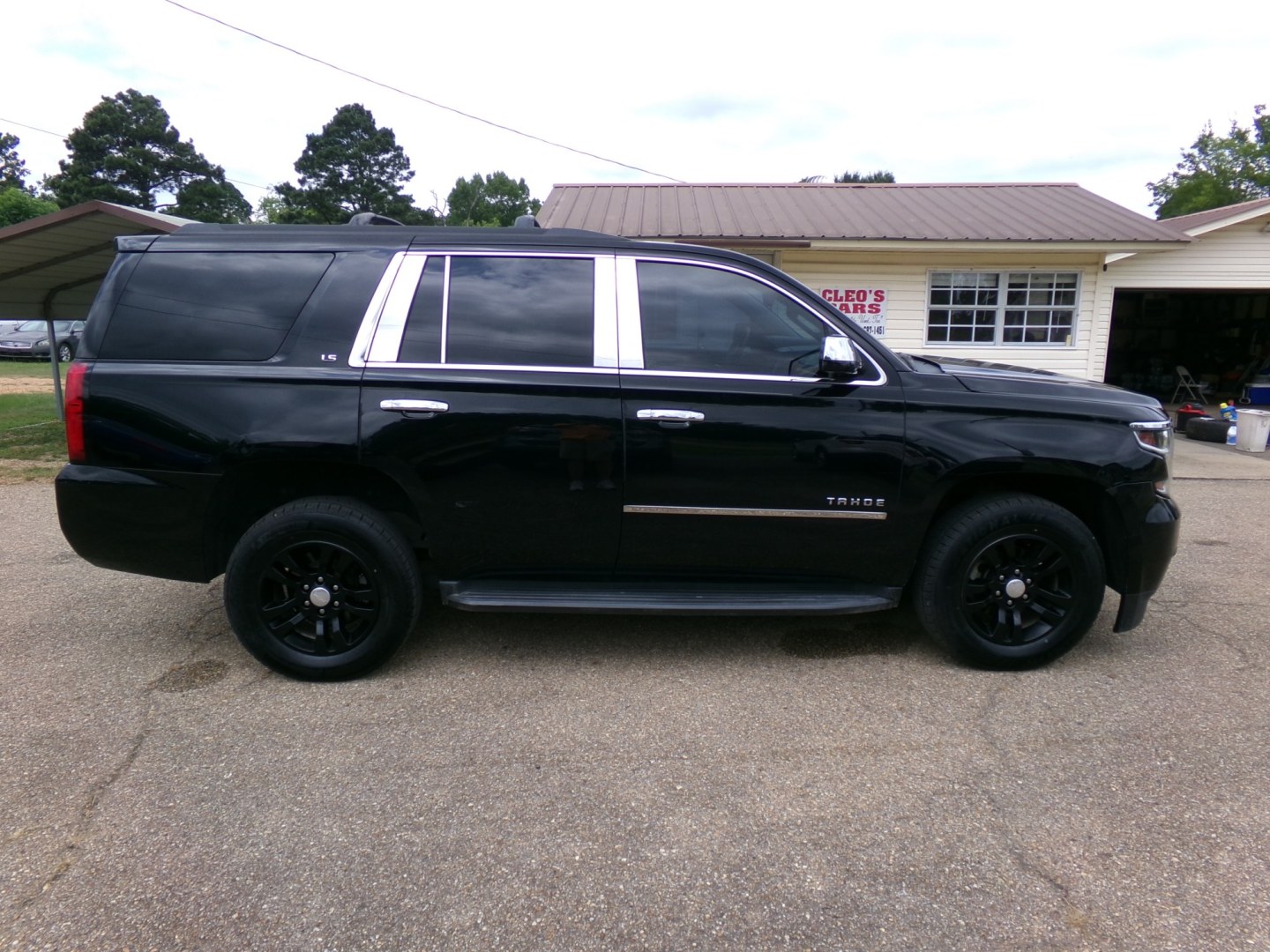 2016 Black /Black Chevrolet Tahoe LS 2WD (1GNSCAKC9GR) with an 5.3L V8 OHV 16V engine, 6-Speed Automatic transmission, located at 400 First NW, Bearden, AR, 71720, (870) 687-3414, 0.000000, 0.000000- Photo#21