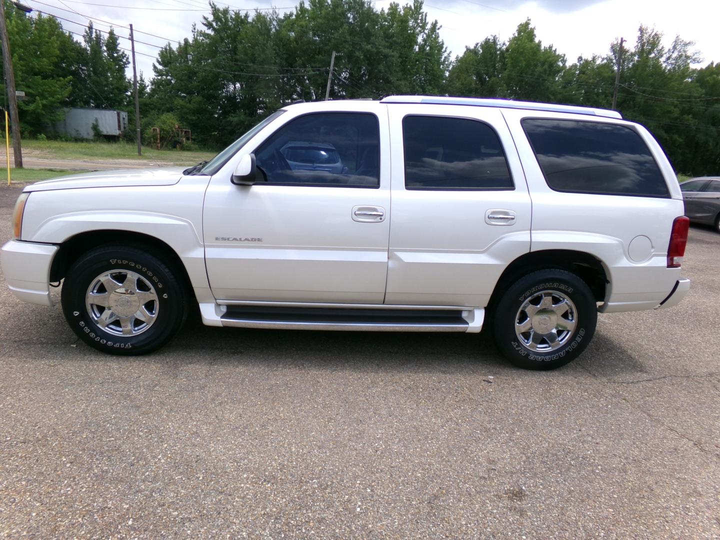 2003 White Diamond Pearl /Cream Cadillac Escalade AWD (1GYEK63NX3R) with an 6.0L V8 OHV 16V engine, 4-Speed Automatic Overdrive transmission, located at 400 First NW, Bearden, AR, 71720, (870) 687-3414, 0.000000, 0.000000- Photo#1