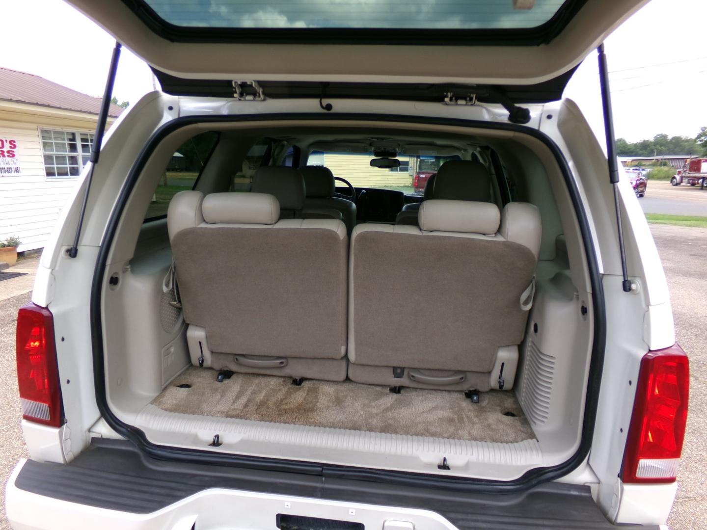 2003 White Diamond Pearl /Cream Cadillac Escalade AWD (1GYEK63NX3R) with an 6.0L V8 OHV 16V engine, 4-Speed Automatic Overdrive transmission, located at 400 First NW, Bearden, AR, 71720, (870) 687-3414, 0.000000, 0.000000- Photo#3