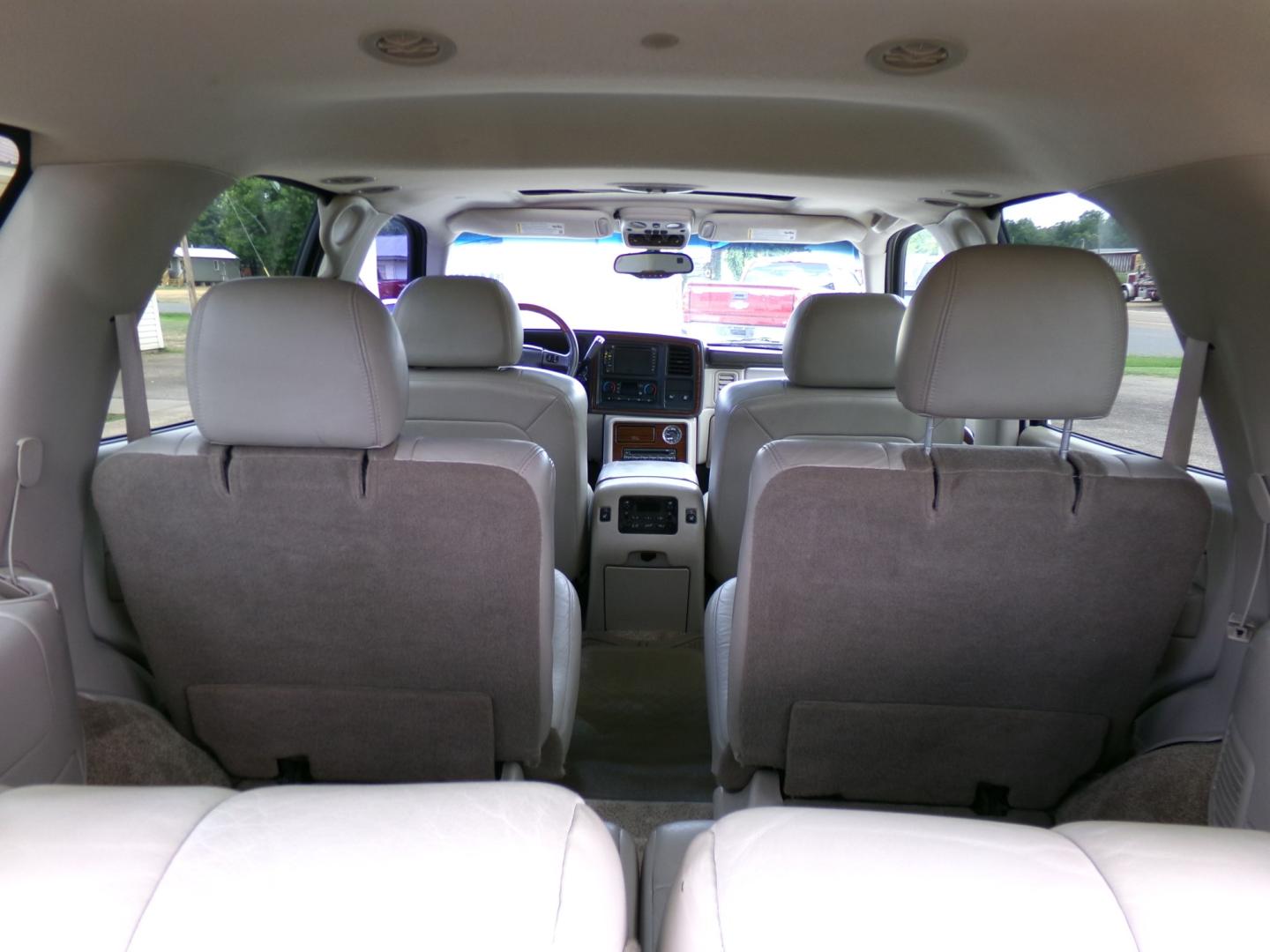 2003 White Diamond Pearl /Cream Cadillac Escalade AWD (1GYEK63NX3R) with an 6.0L V8 OHV 16V engine, 4-Speed Automatic Overdrive transmission, located at 400 First NW, Bearden, AR, 71720, (870) 687-3414, 0.000000, 0.000000- Photo#4