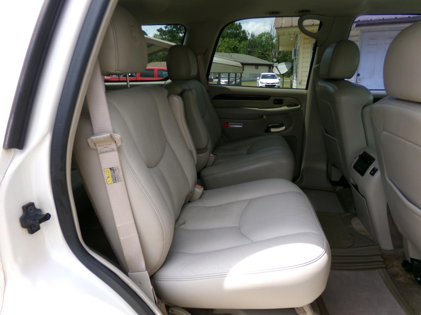 2003 White Diamond Pearl /Cream Cadillac Escalade AWD (1GYEK63NX3R) with an 6.0L V8 OHV 16V engine, 4-Speed Automatic Overdrive transmission, located at 400 First NW, Bearden, AR, 71720, (870) 687-3414, 0.000000, 0.000000- Photo#17
